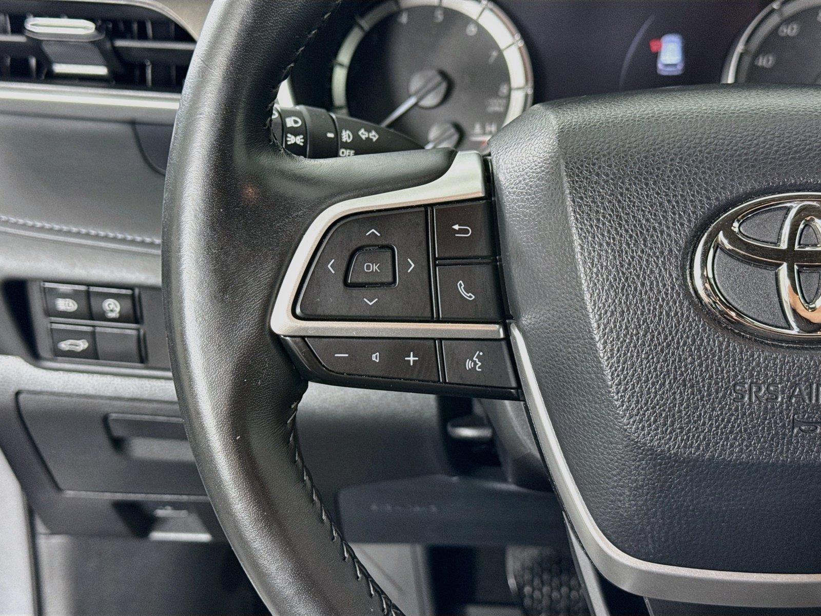 2023 Toyota Highlander XLE photo 17