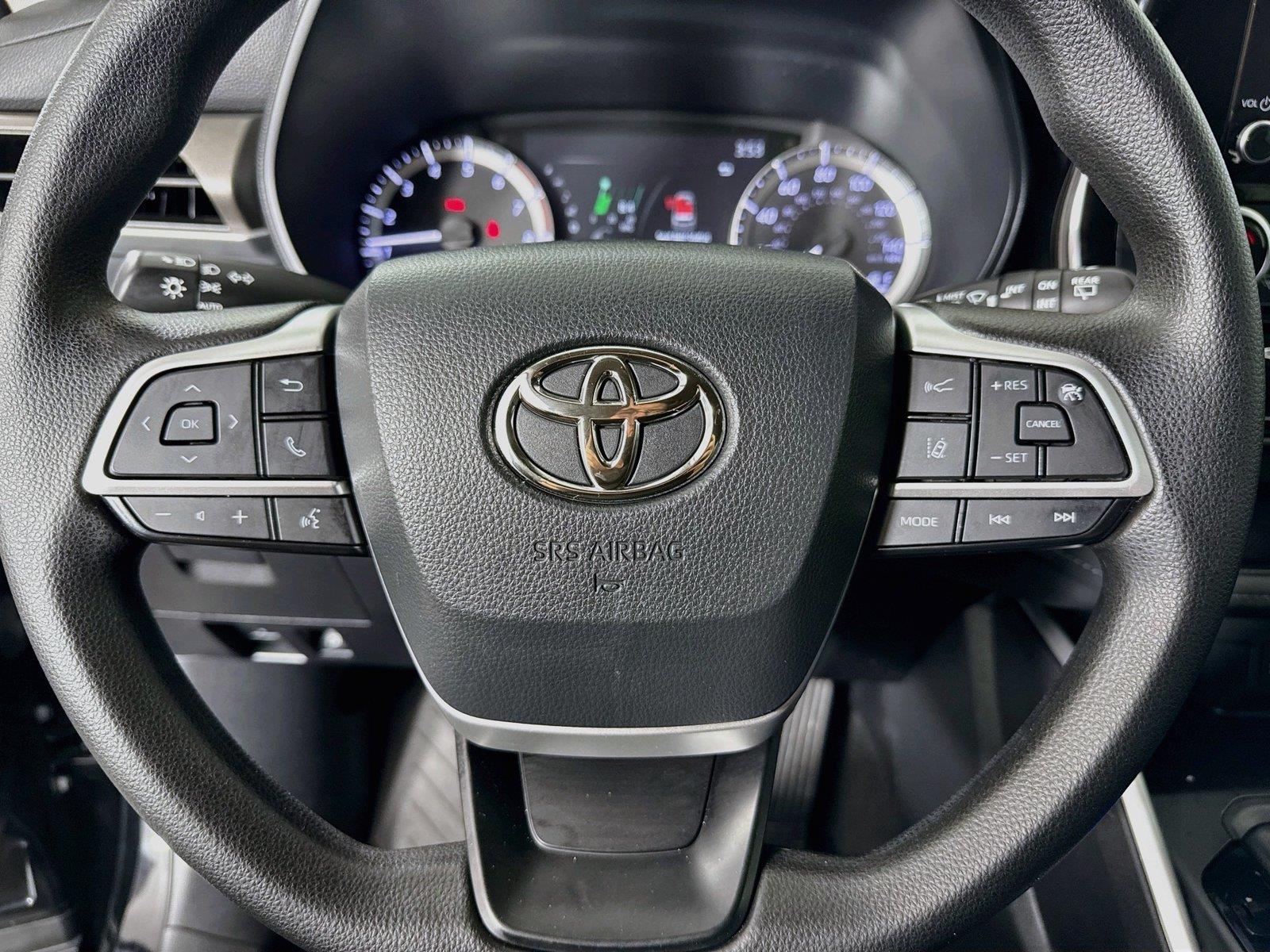 2023 Toyota Highlander L photo 14