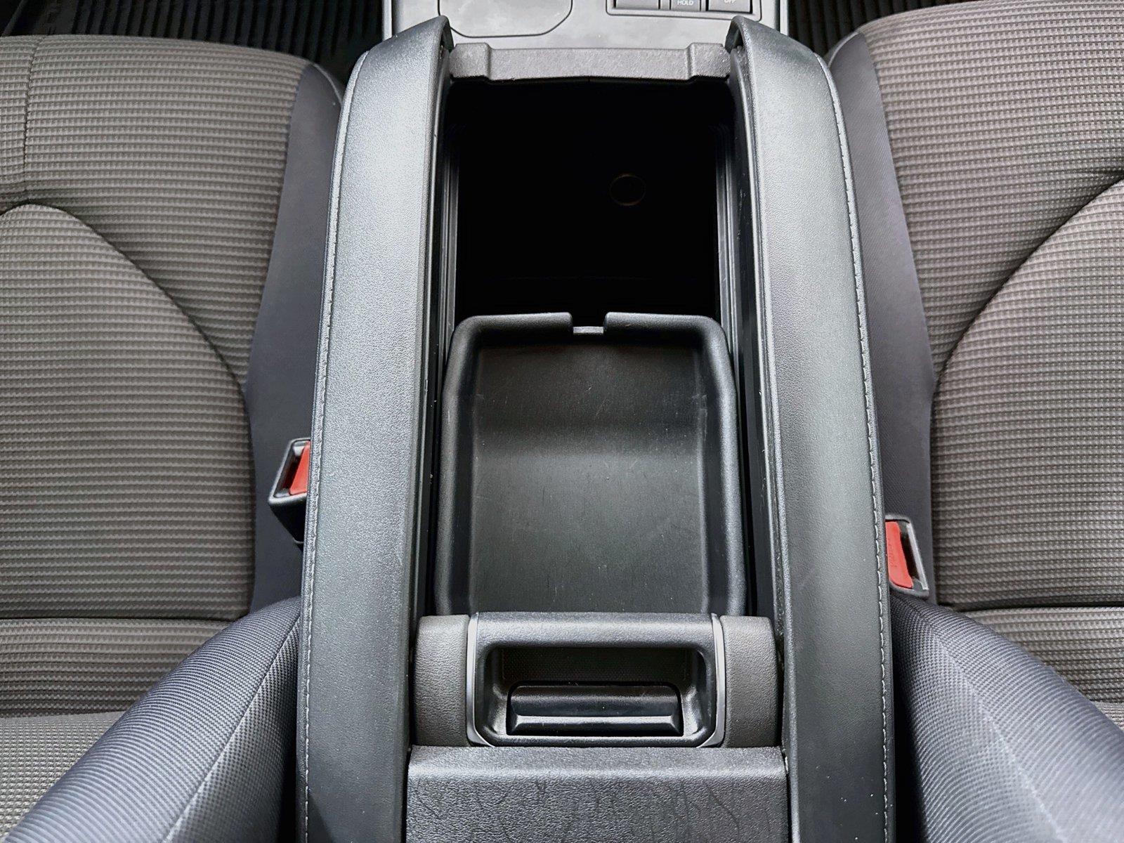 2023 Toyota Highlander L photo 29