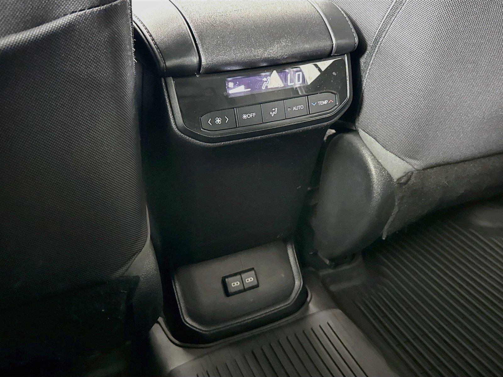 2023 Toyota Highlander L photo 31
