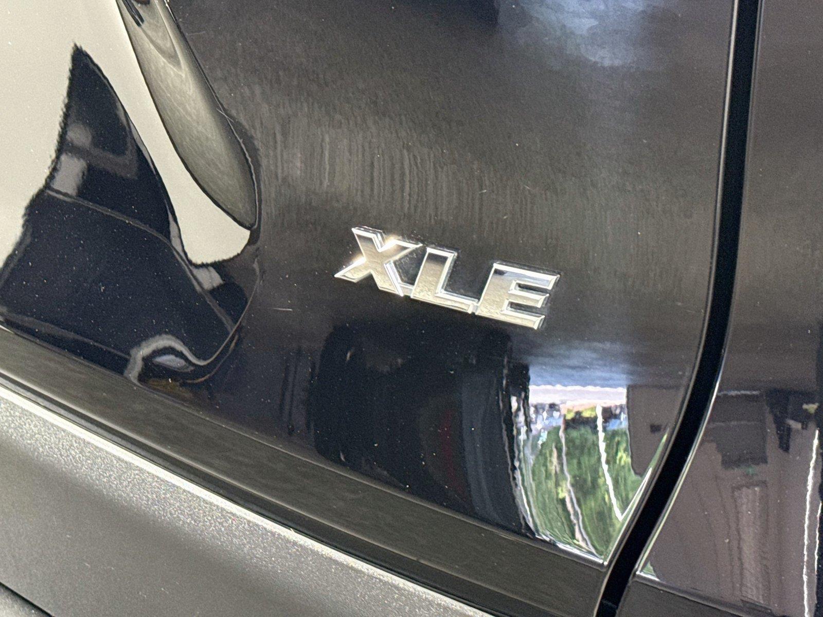 2025 Toyota RAV4 XLE photo 13