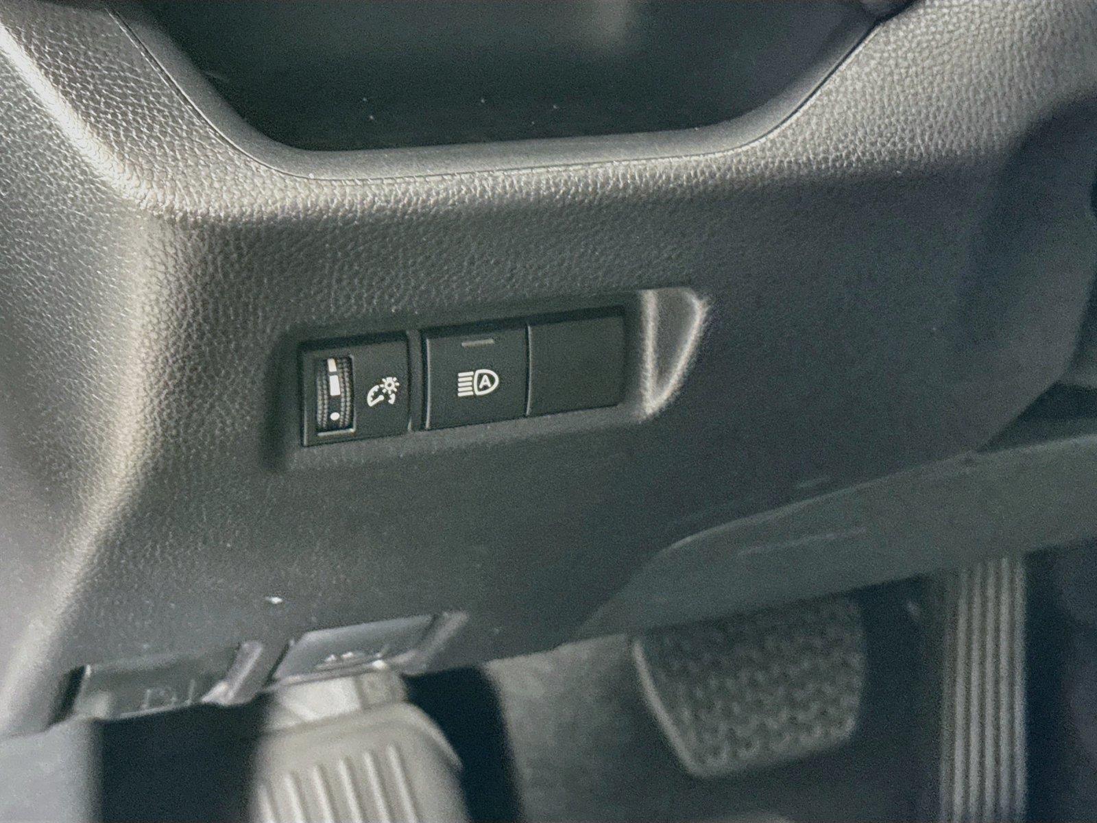 2025 Toyota RAV4 XLE photo 14