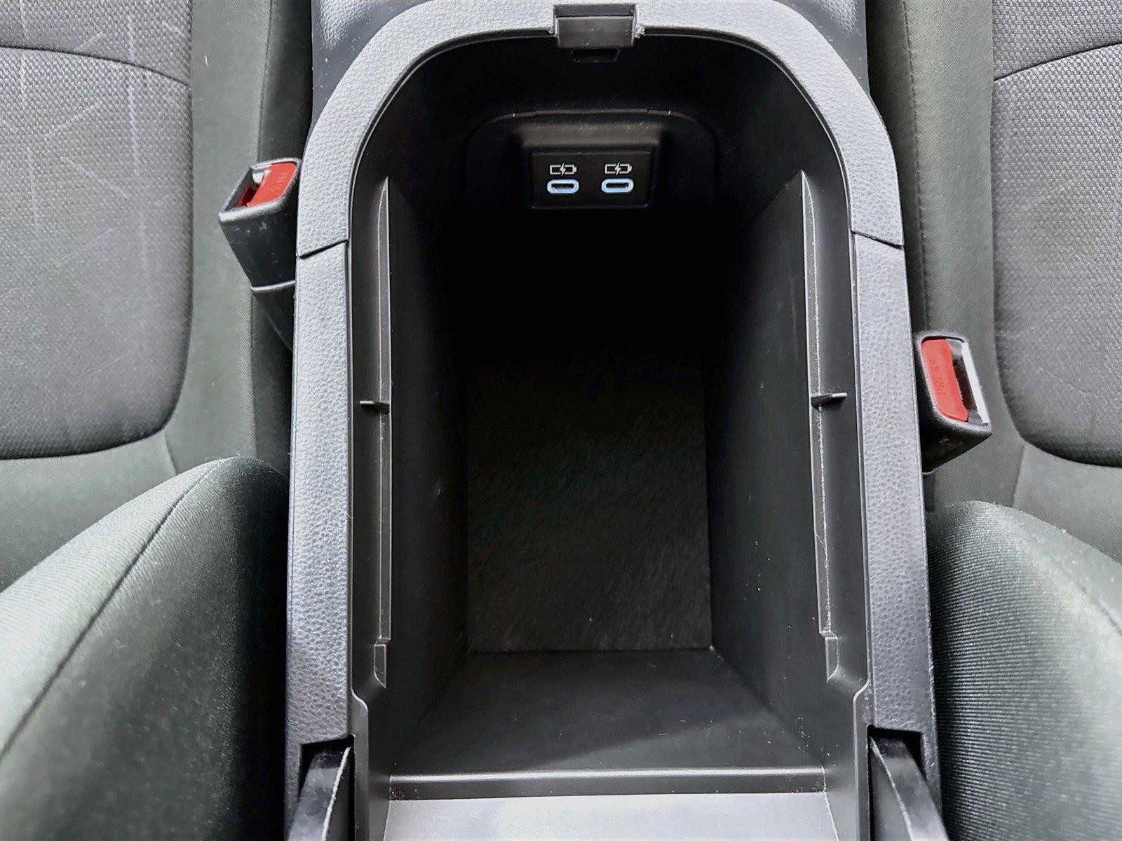 2025 Toyota RAV4 XLE photo 32