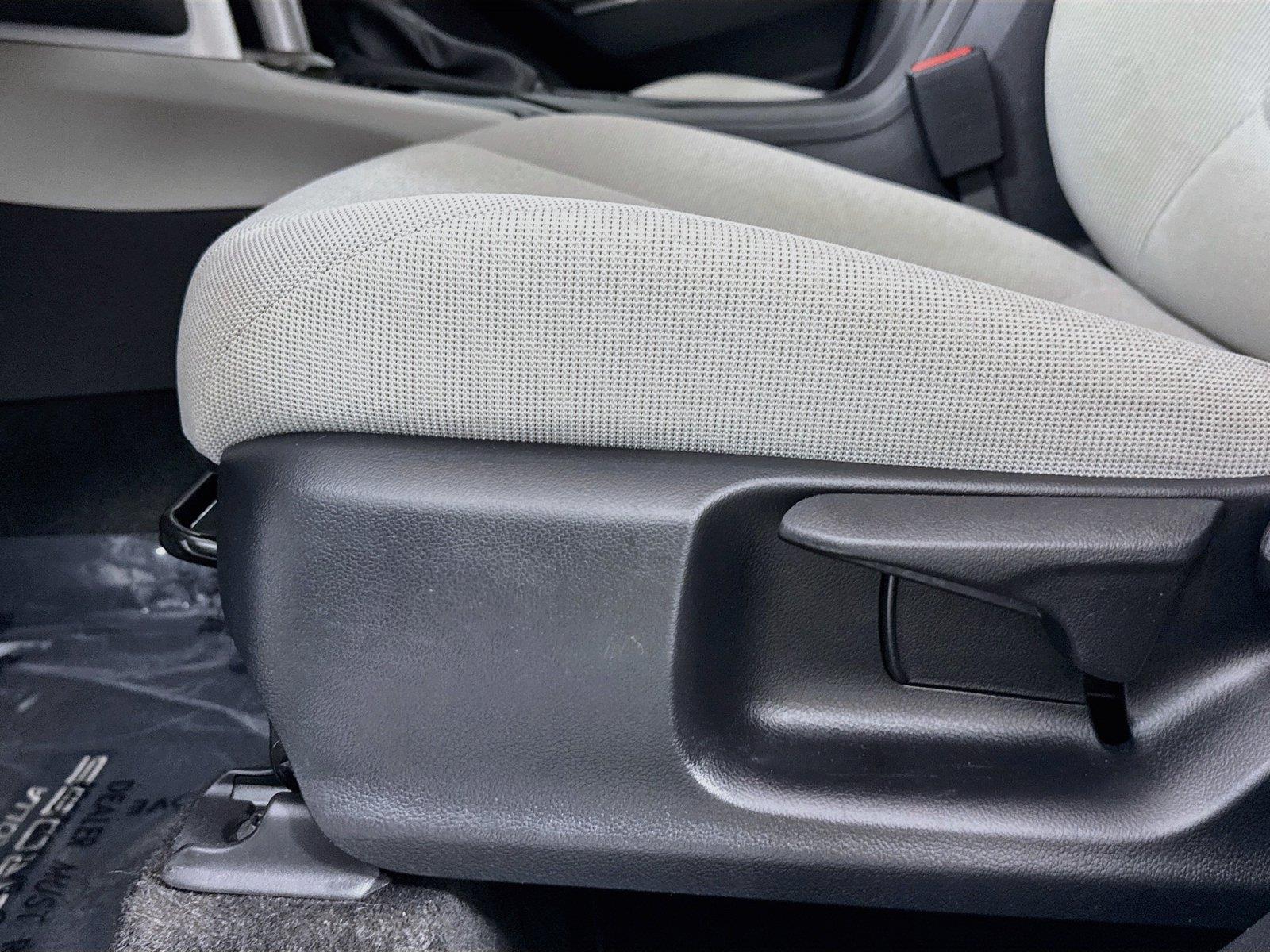 2022 Toyota Corolla Cross L photo 24