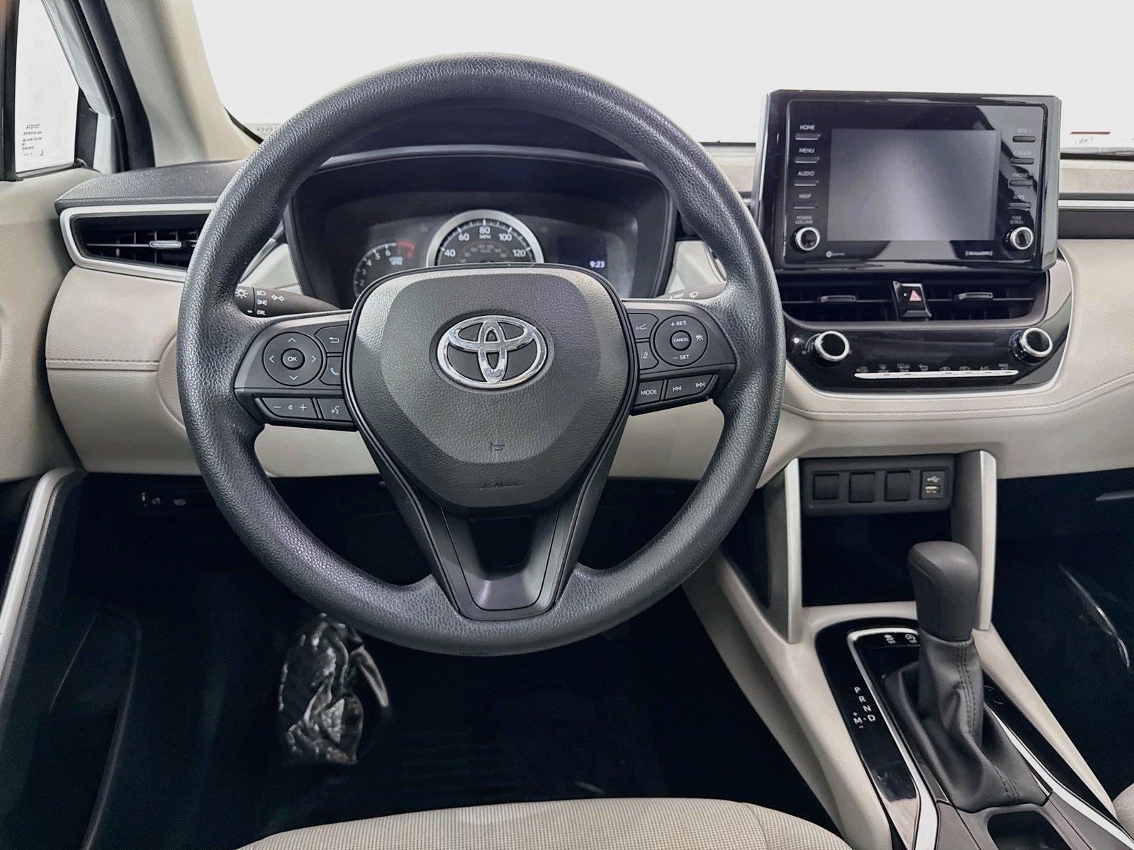 2022 Toyota Corolla Cross L photo 26