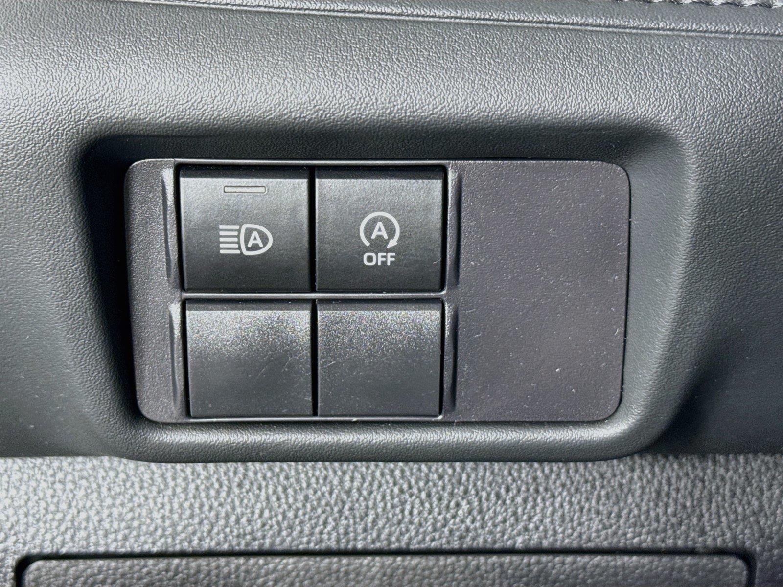 2023 Toyota Highlander L photo 13