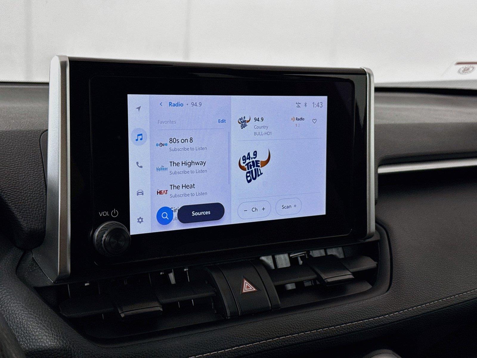 2025 Toyota RAV4 XLE photo 21