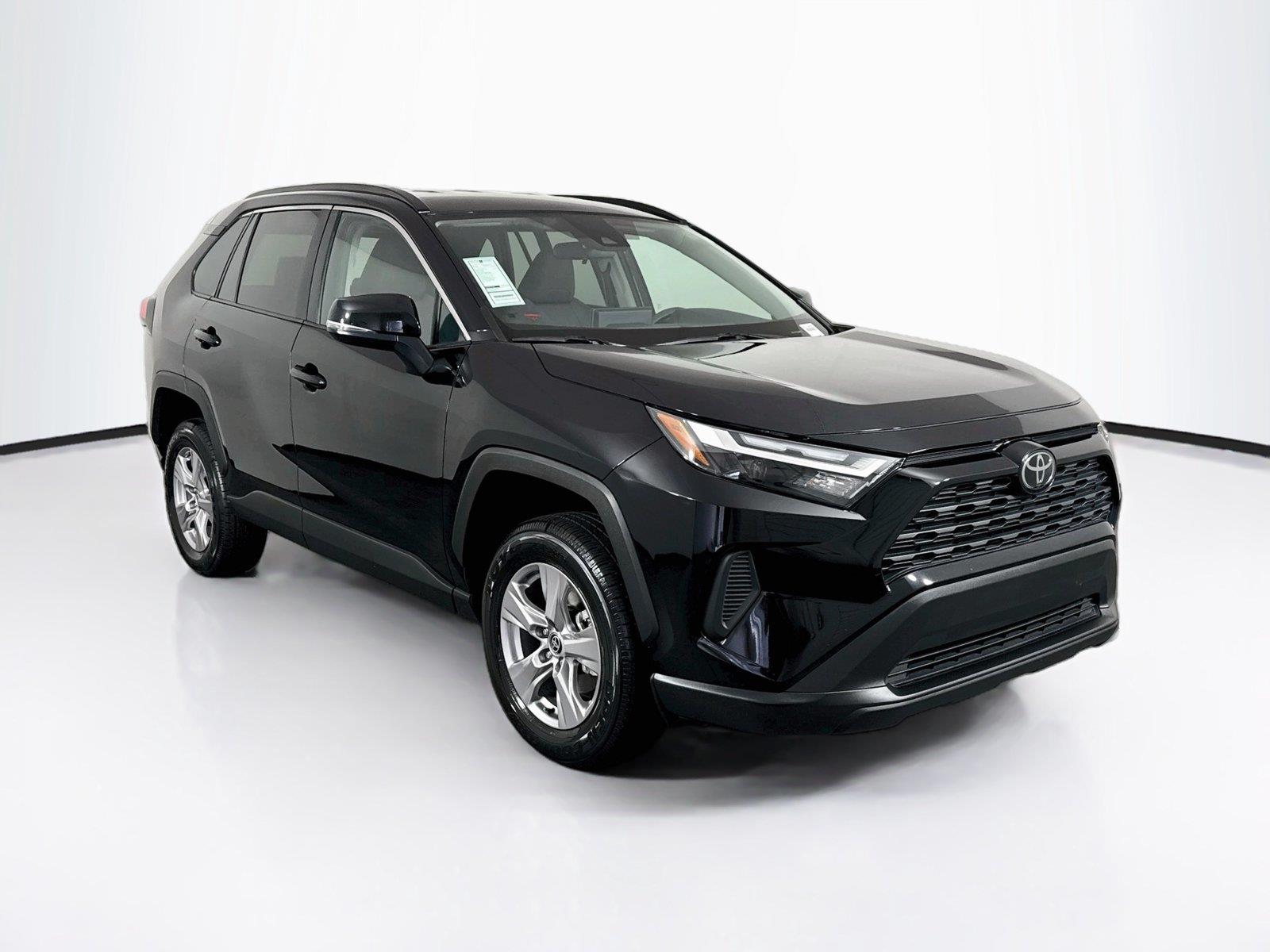 2025 Toyota RAV4 XLE photo 8