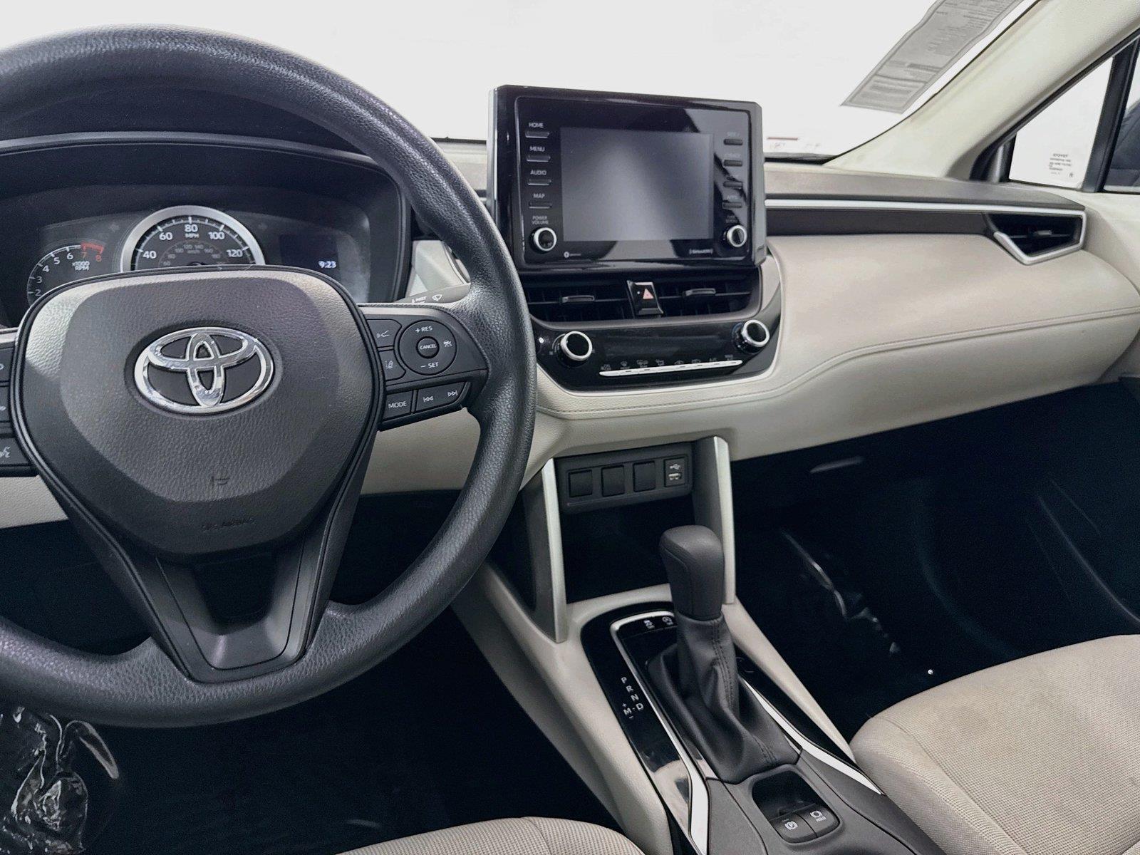2022 Toyota Corolla Cross L photo 27