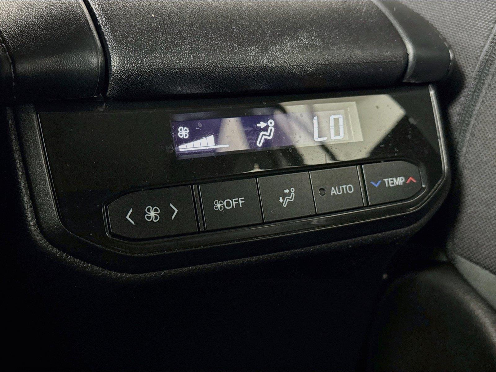 2023 Toyota Highlander L photo 32