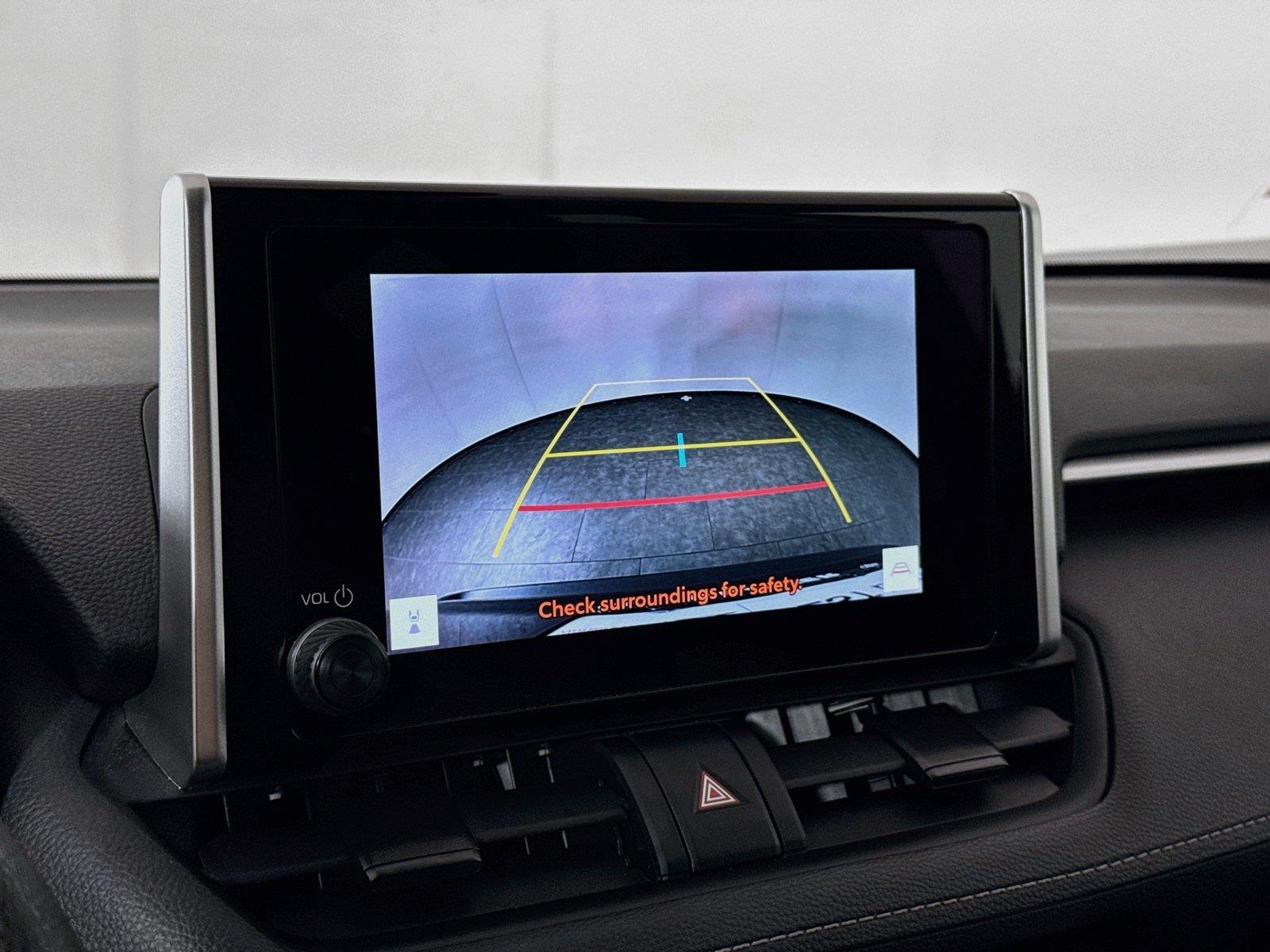 2025 Toyota RAV4 XLE photo 22