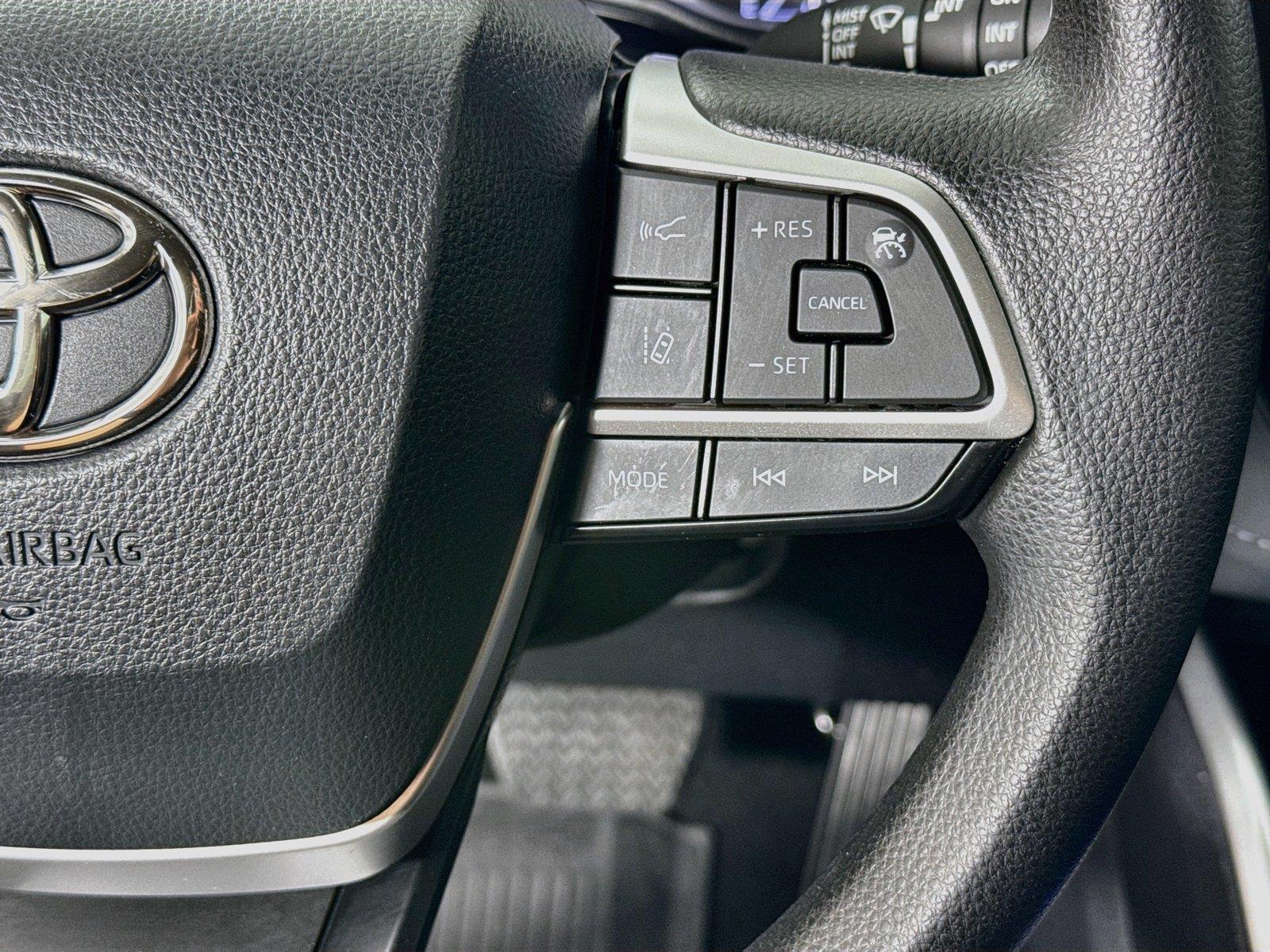 2023 Toyota Highlander L photo 16