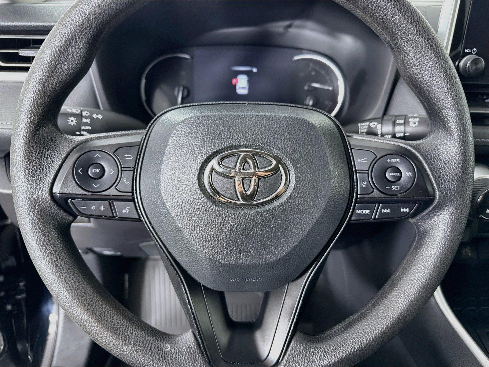 2025 Toyota RAV4 XLE photo 15