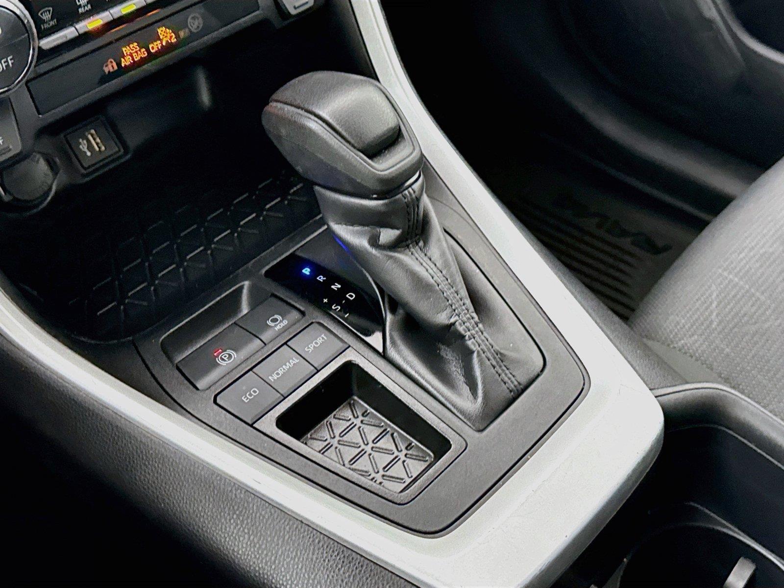 2025 Toyota RAV4 XLE photo 24