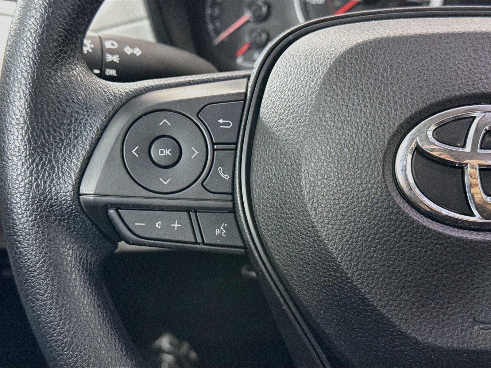 2022 Toyota Corolla Cross L photo 15