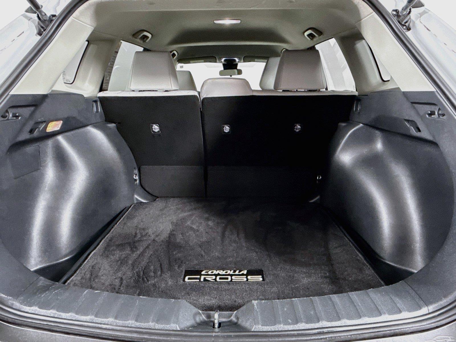 2022 Toyota Corolla Cross L photo 32