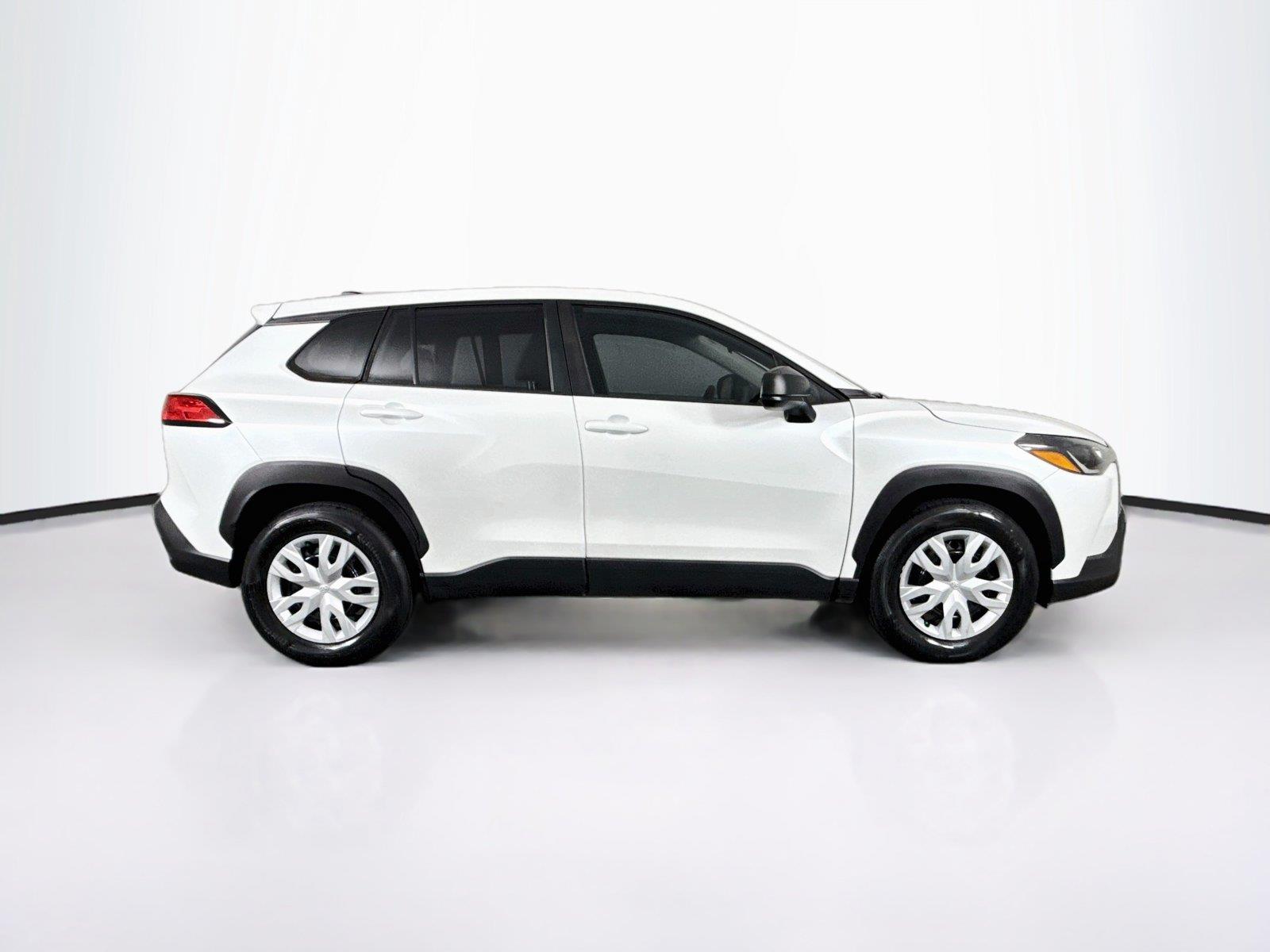 2022 Toyota Corolla Cross L photo 8