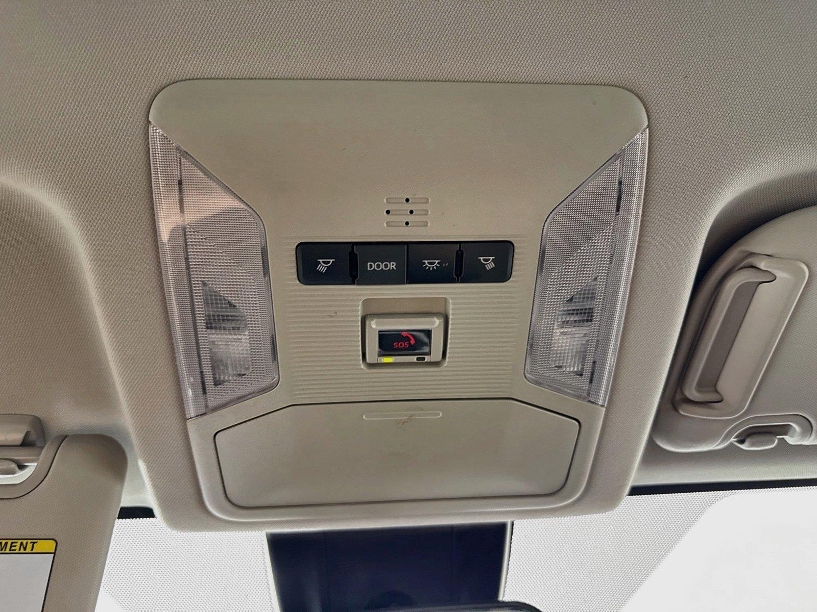 2025 Toyota RAV4 XLE photo 5