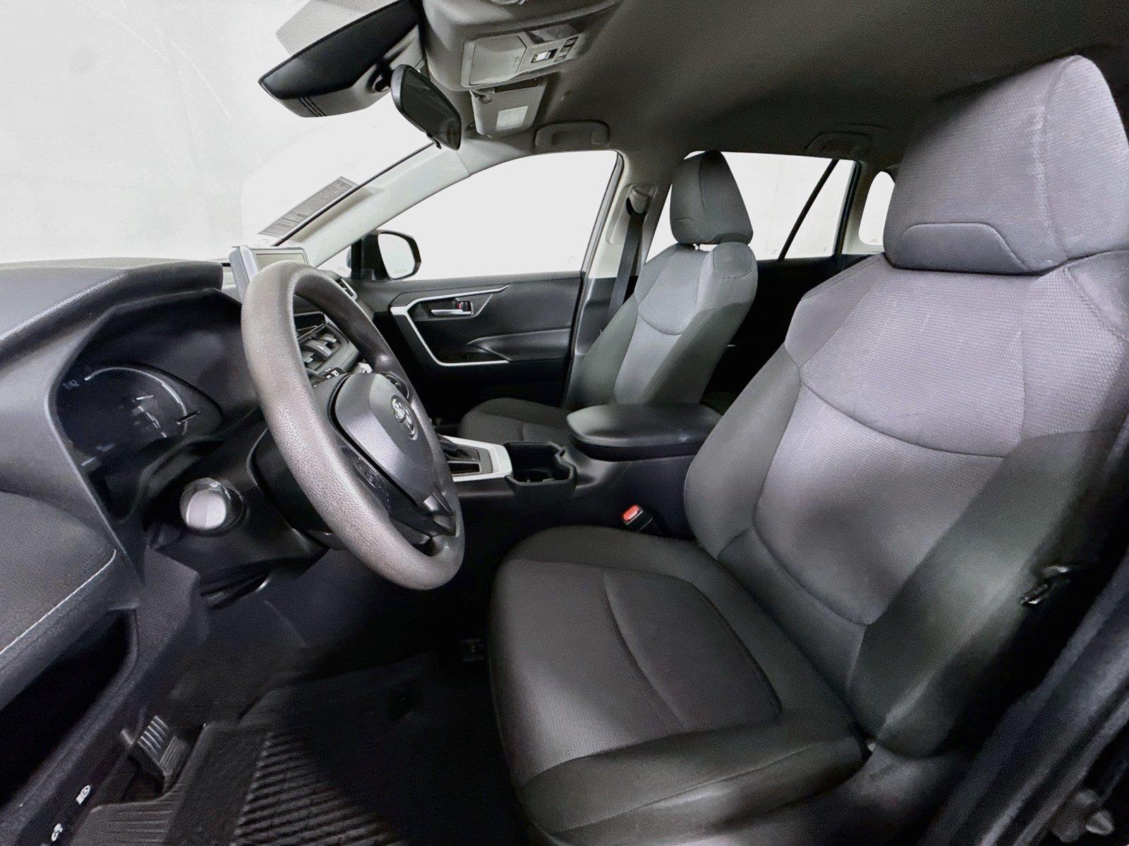 2025 Toyota RAV4 XLE photo 2