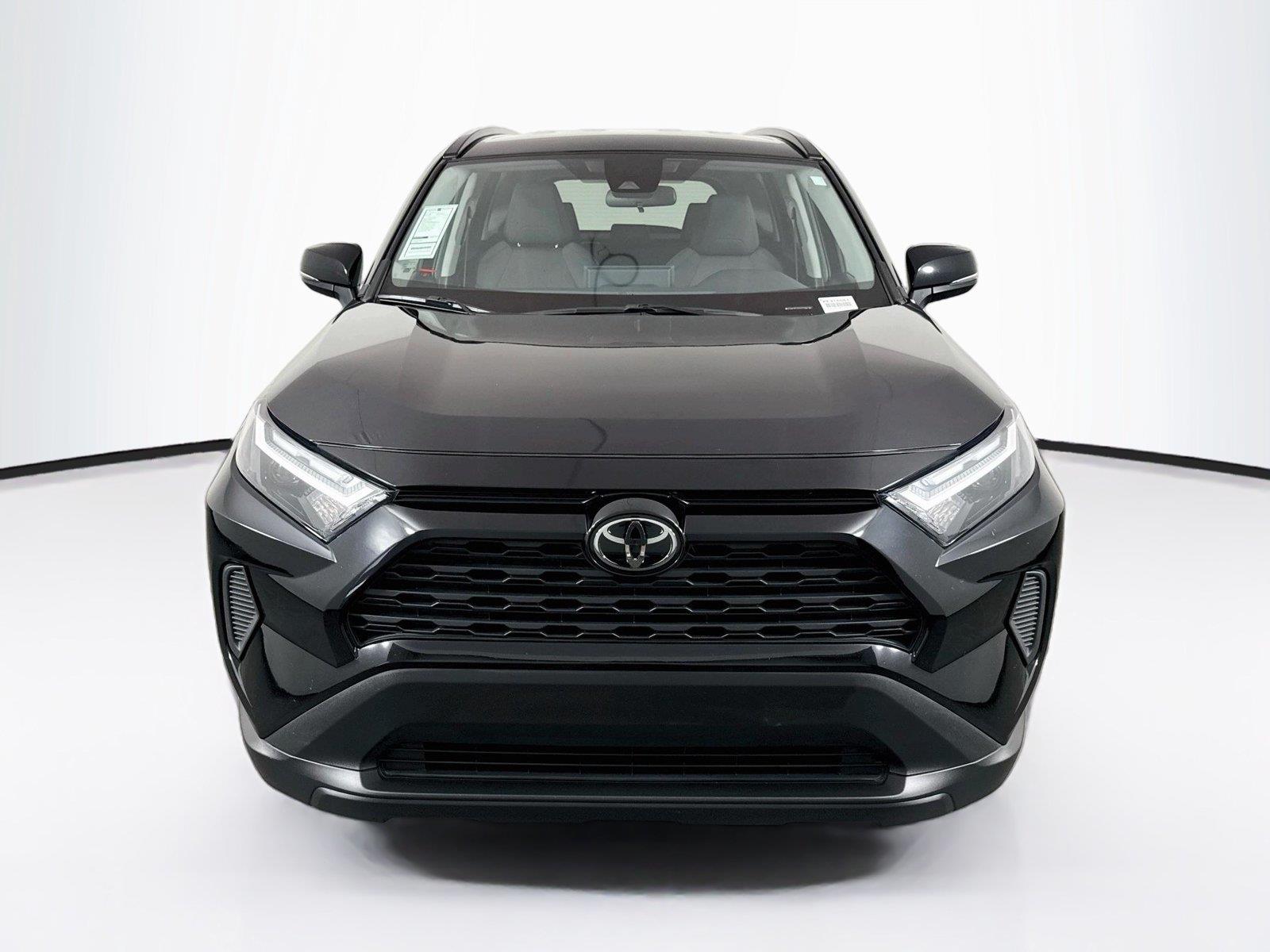 2025 Toyota RAV4 XLE photo 7