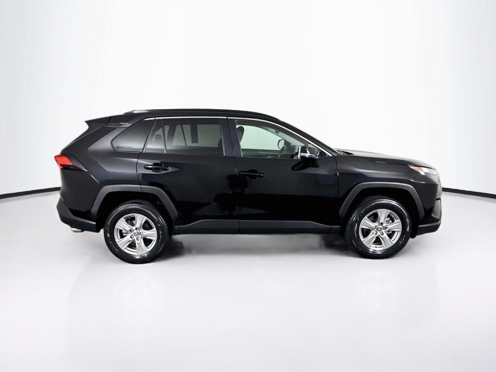 2025 Toyota RAV4 XLE photo 9