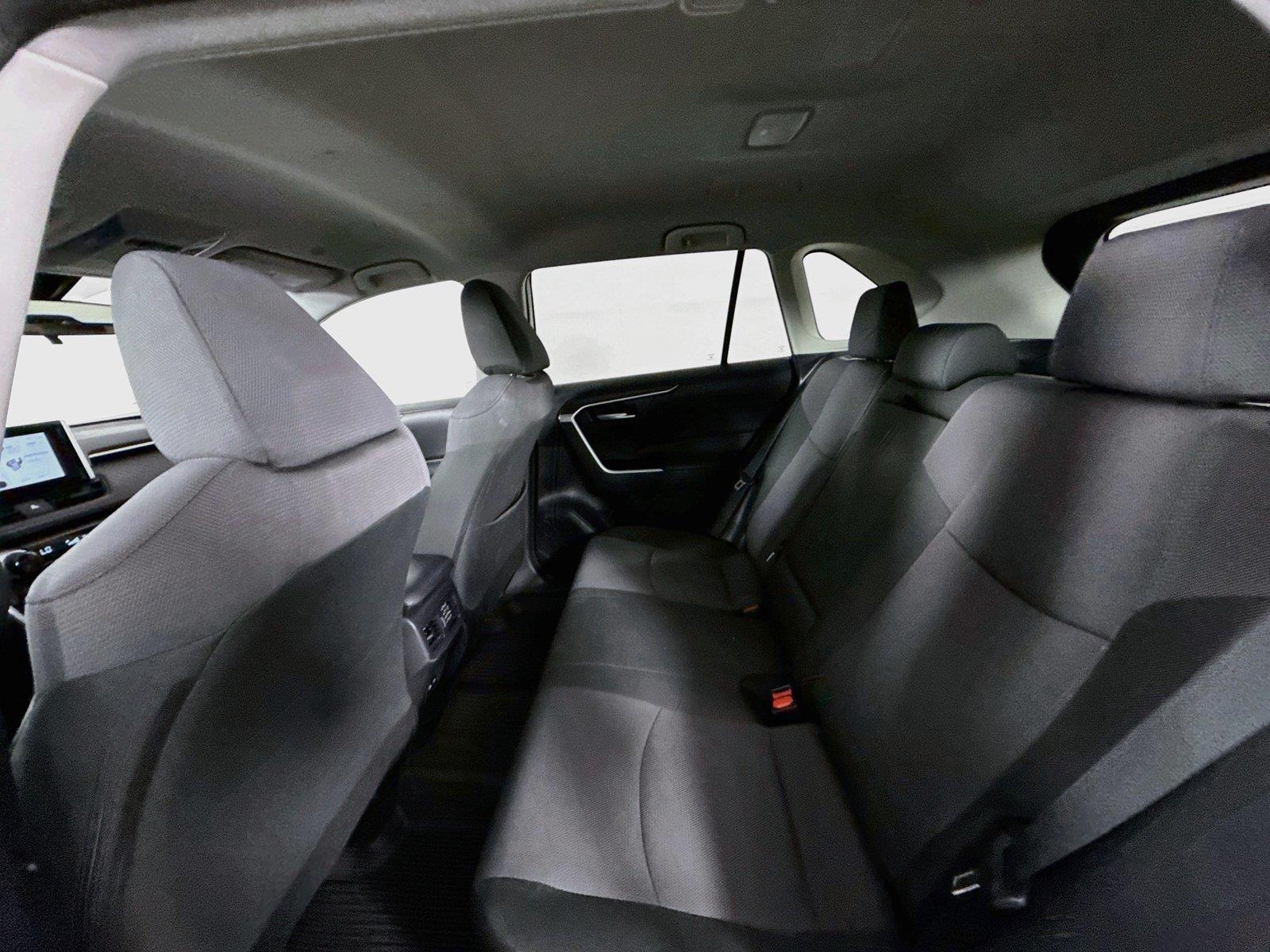 2025 Toyota RAV4 XLE photo 29