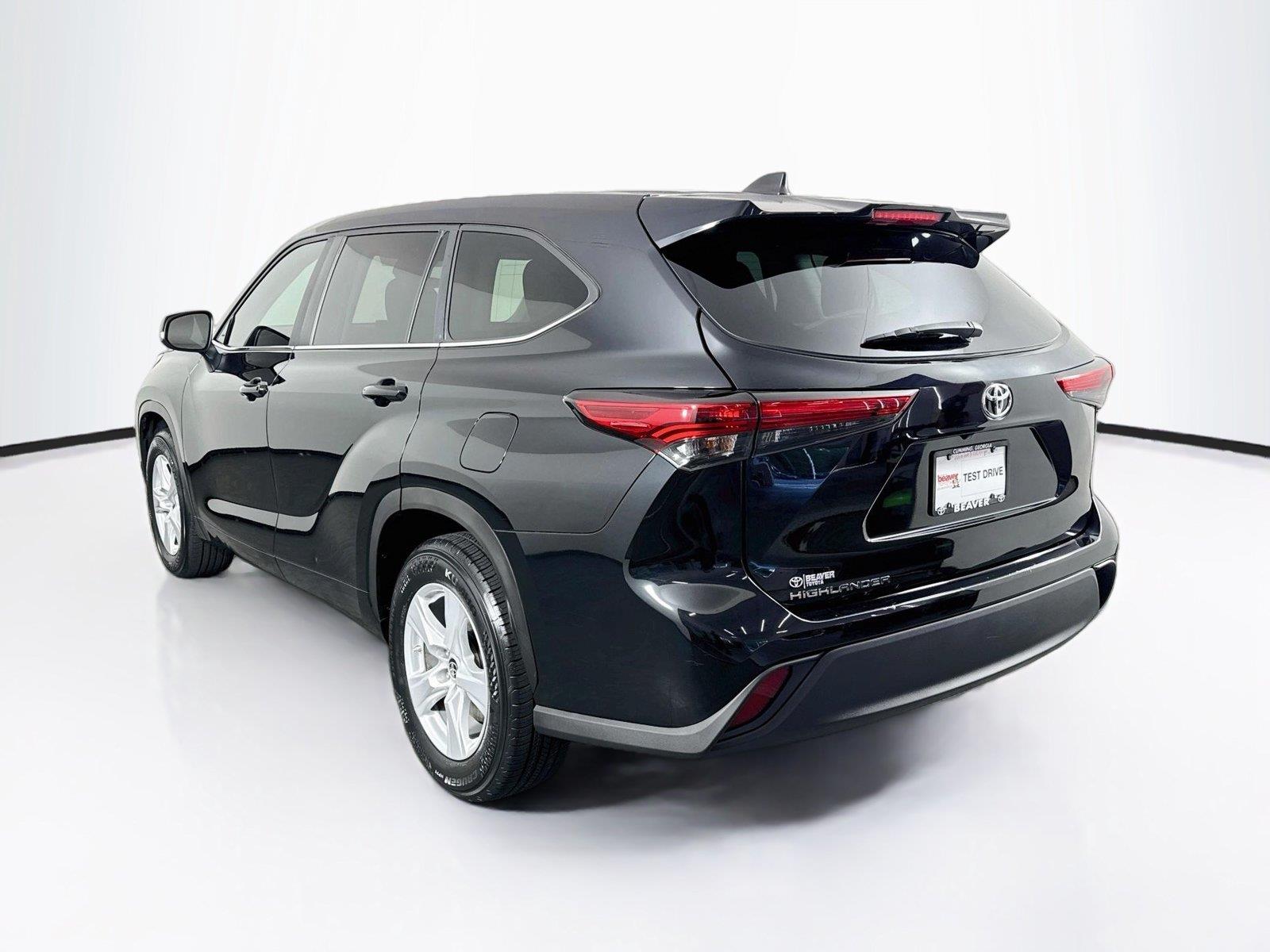 2023 Toyota Highlander L photo 10