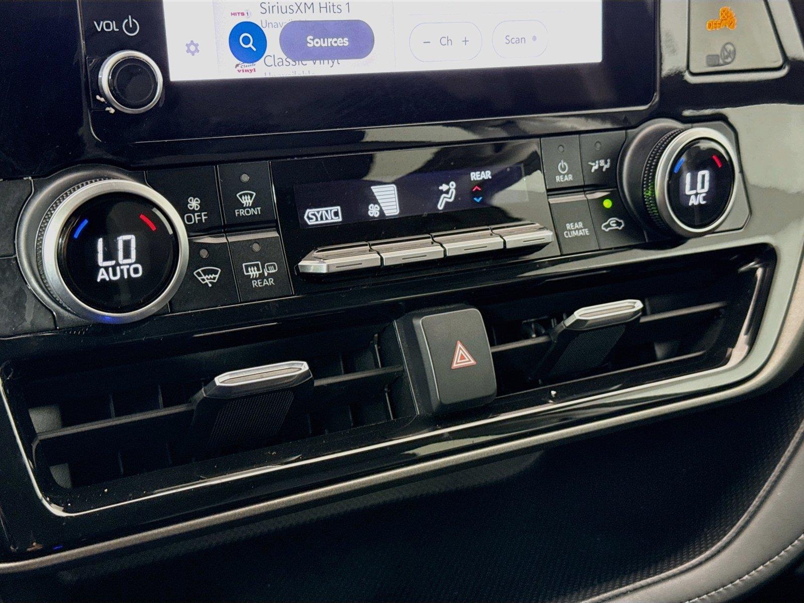 2023 Toyota Highlander L photo 22