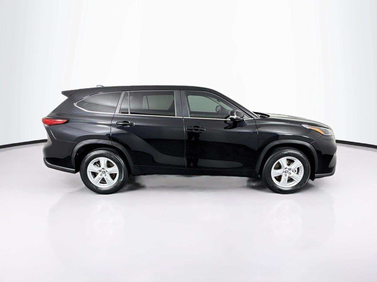 2023 Toyota Highlander L photo 8
