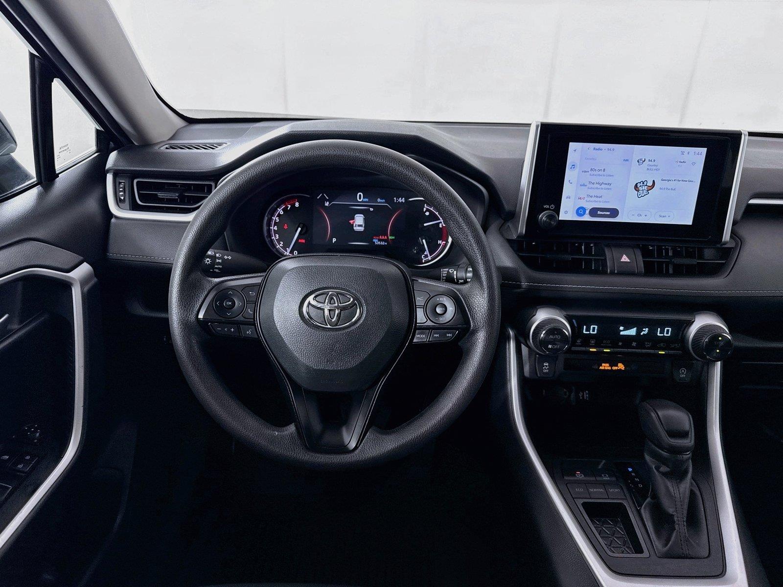 2025 Toyota RAV4 XLE photo 30