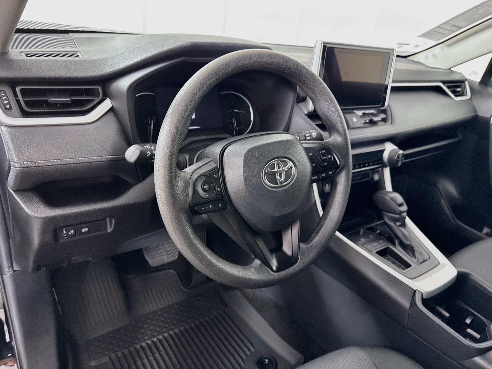 2025 Toyota RAV4 XLE photo 3