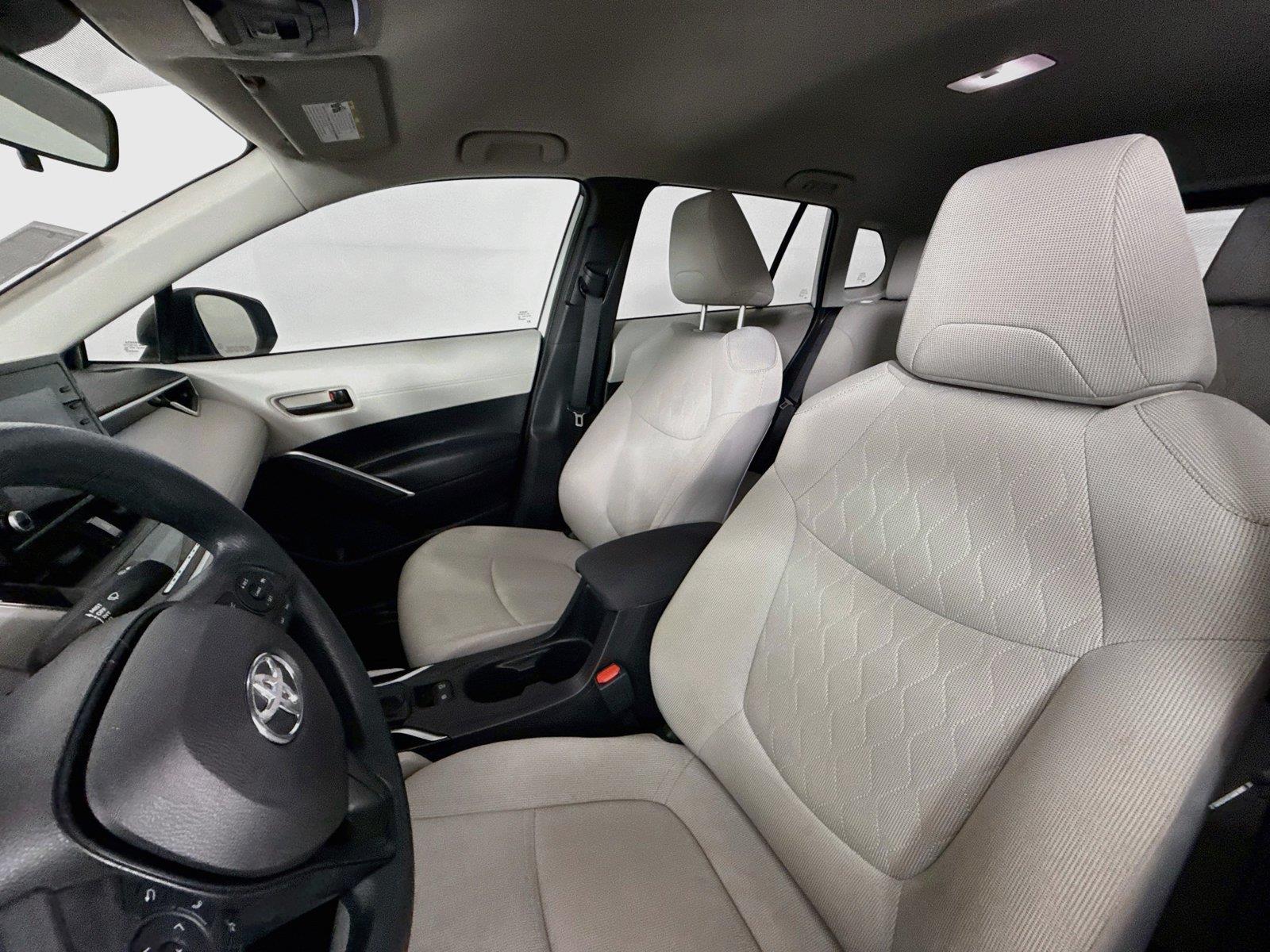 2022 Toyota Corolla Cross L photo 2