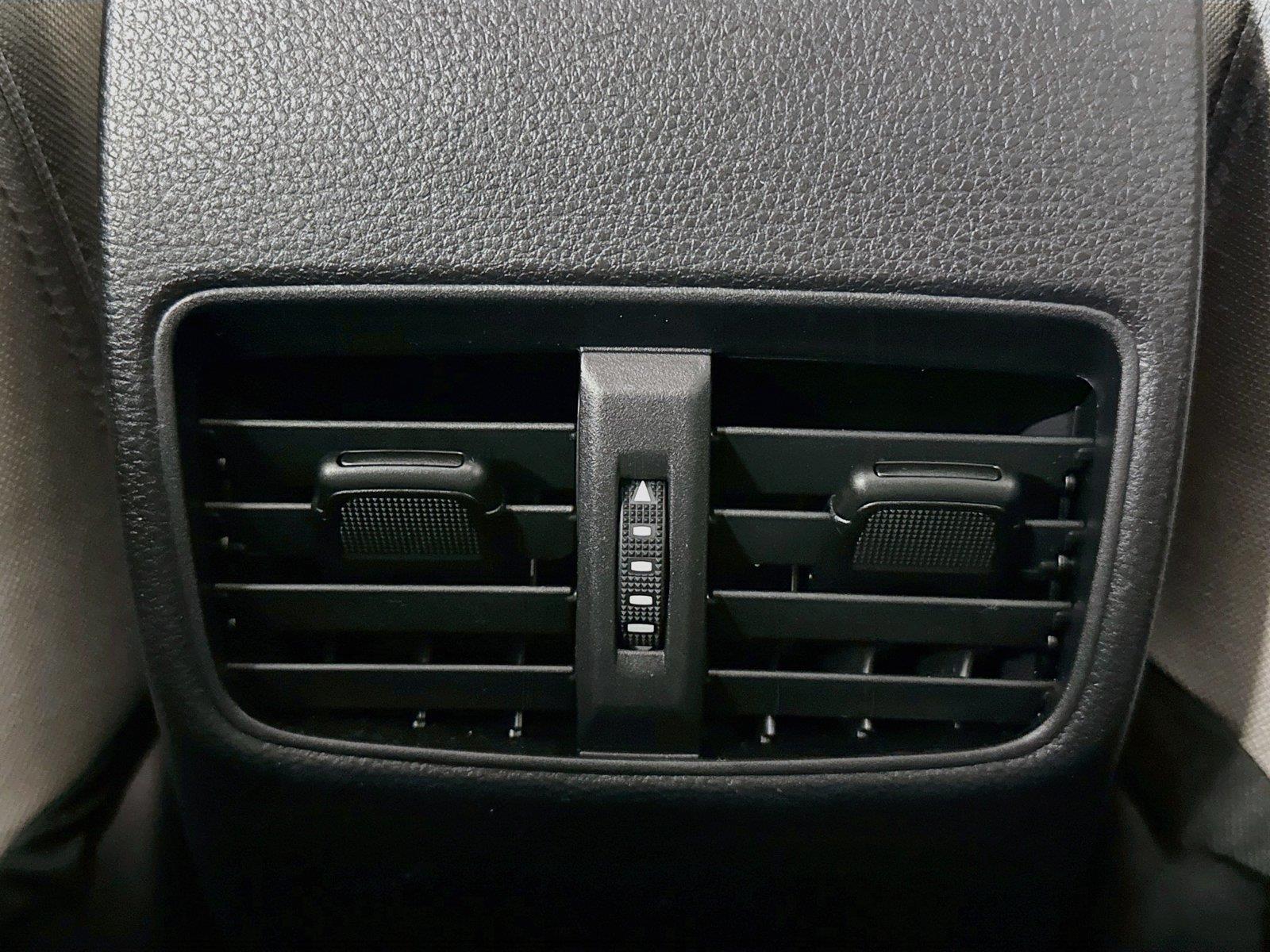 2022 Toyota Corolla Cross L photo 31