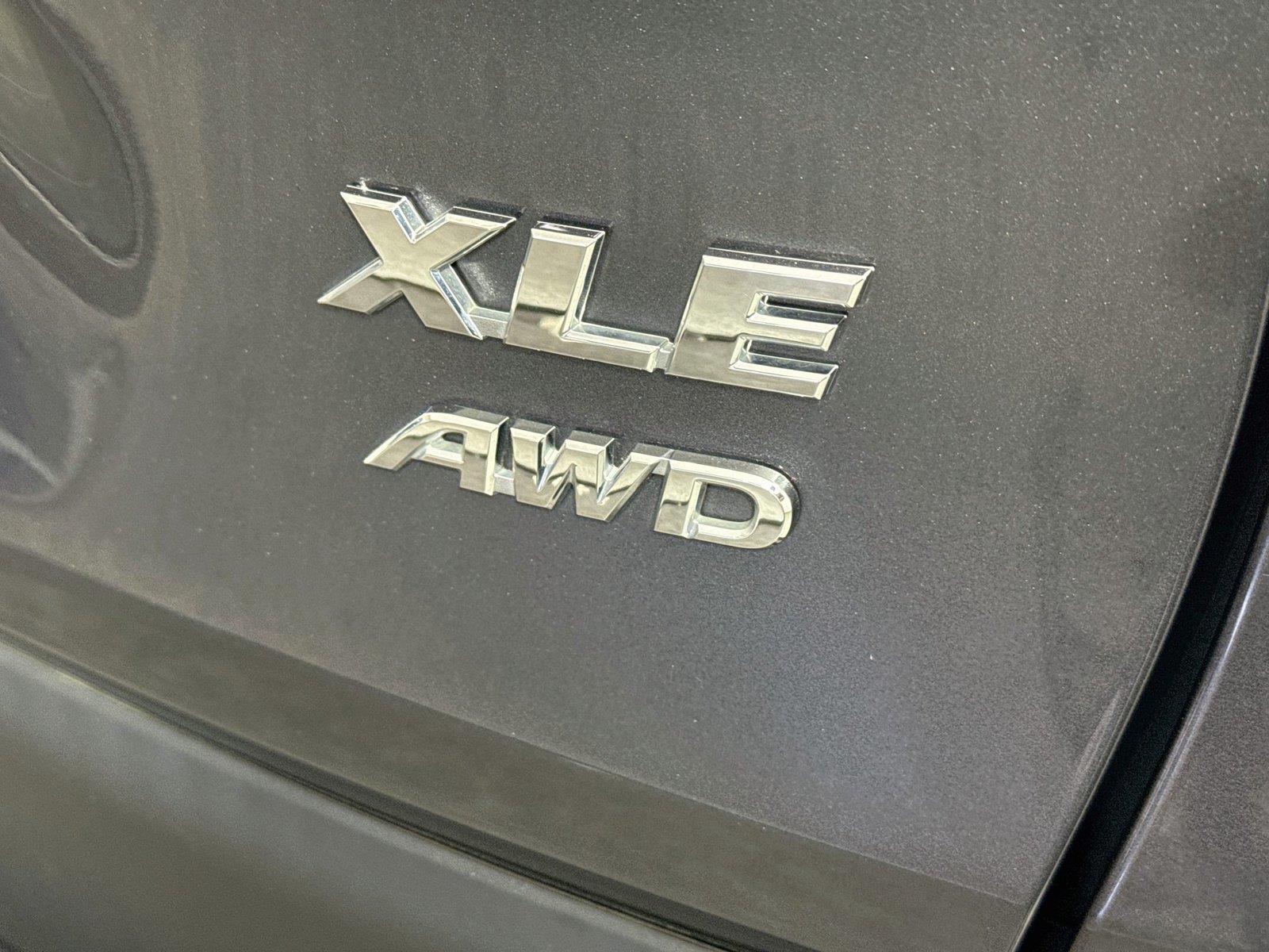 2025 Toyota RAV4 XLE photo 13