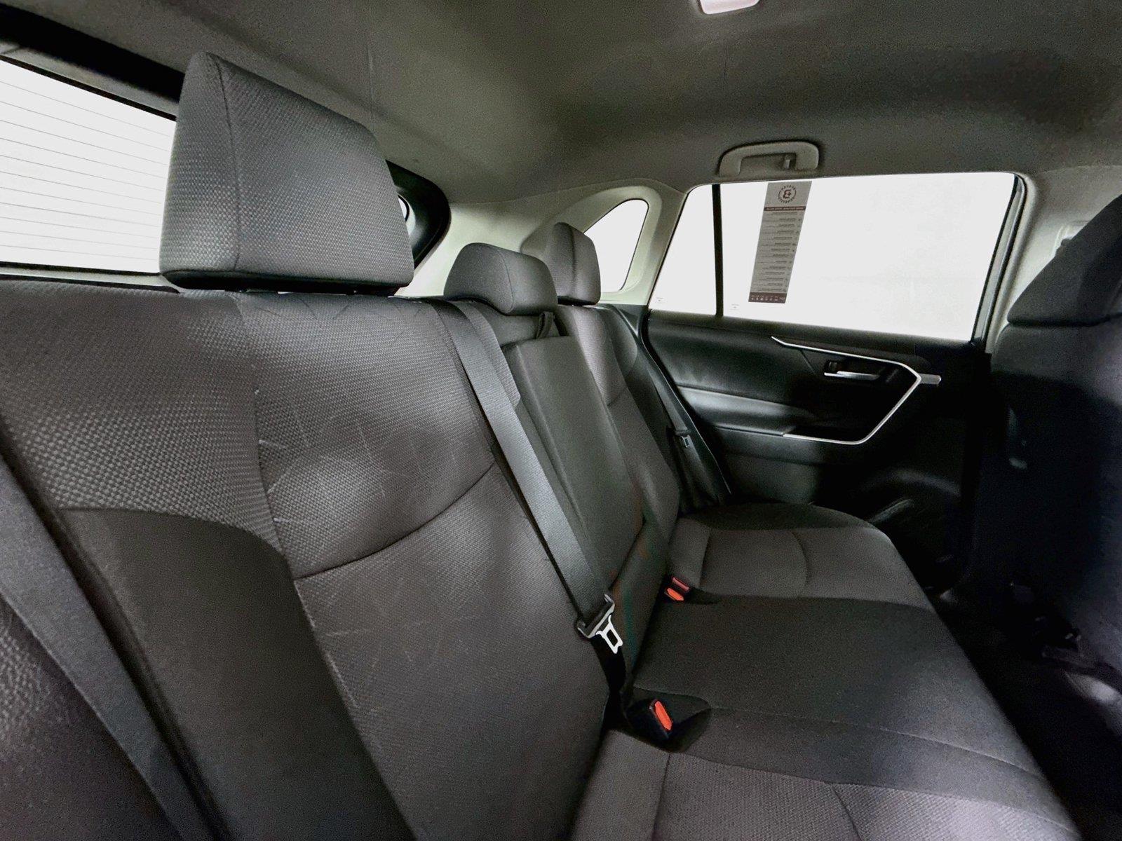 2025 Toyota RAV4 XLE photo 39