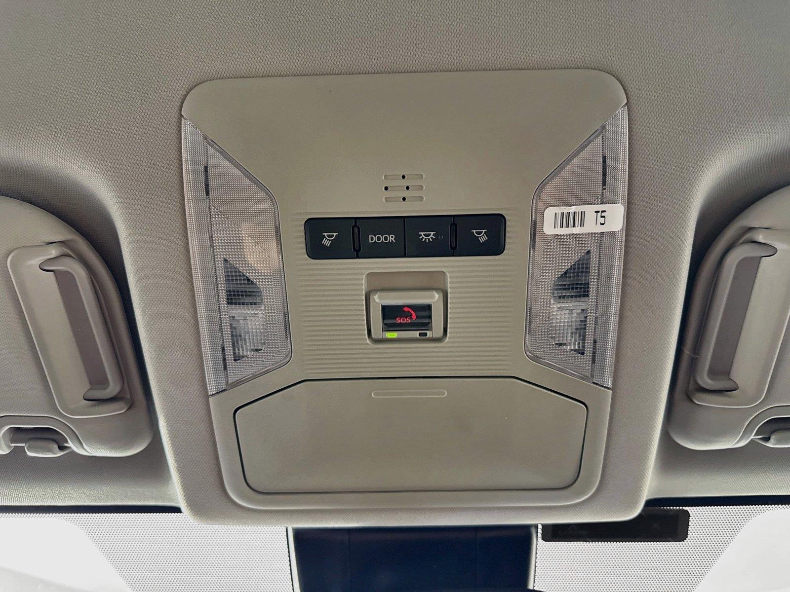 2025 Toyota RAV4 XLE photo 5