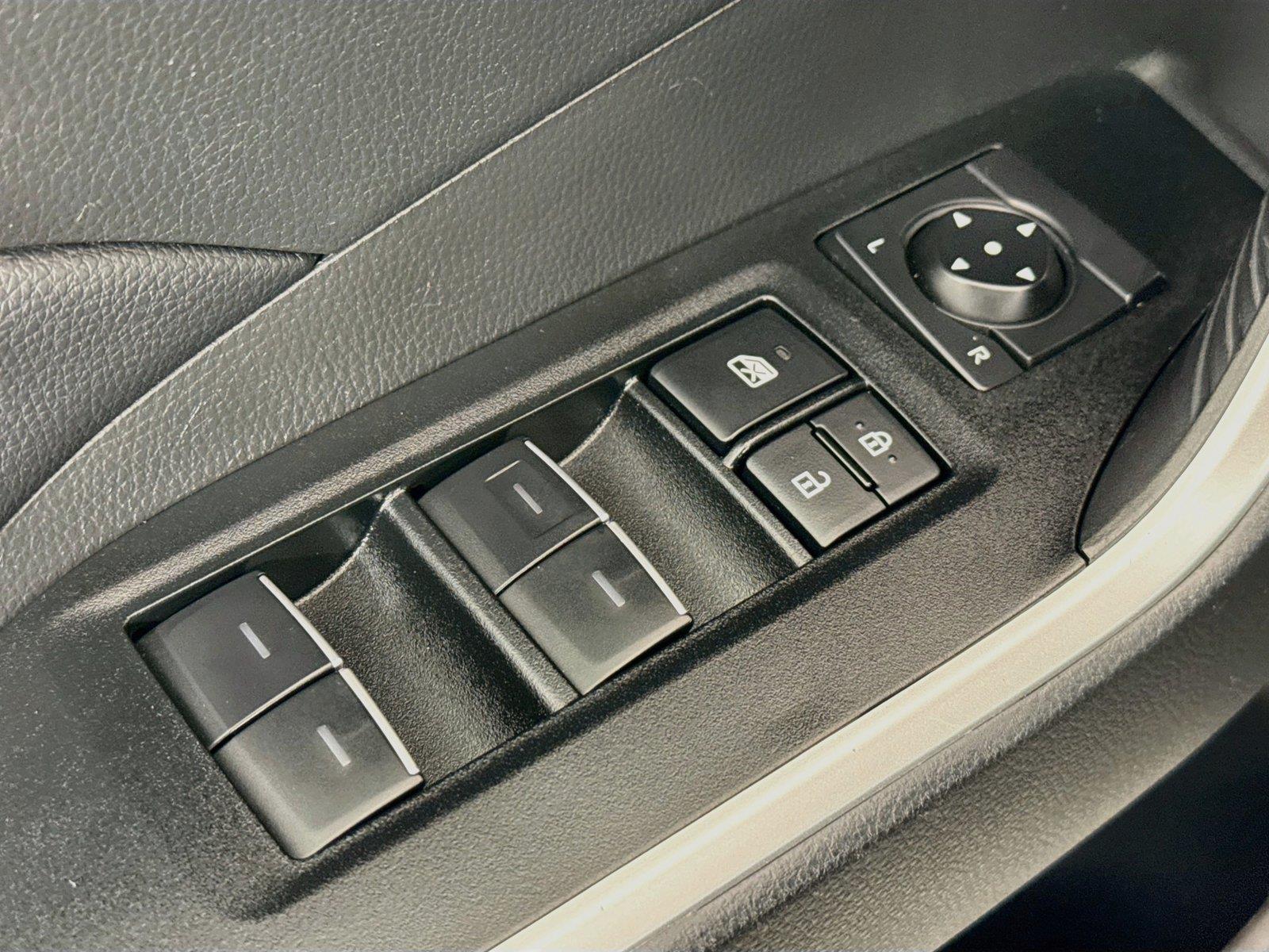 2025 Toyota RAV4 XLE photo 25