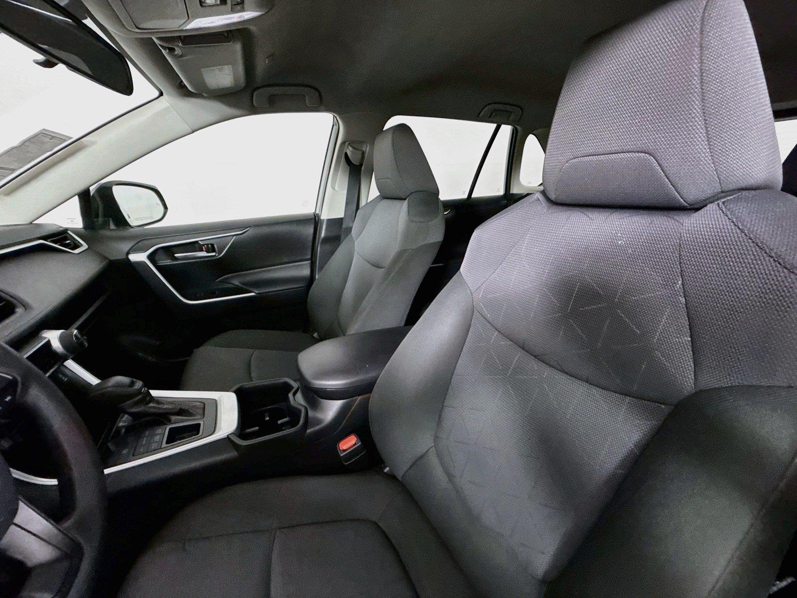 2025 Toyota RAV4 XLE photo 2