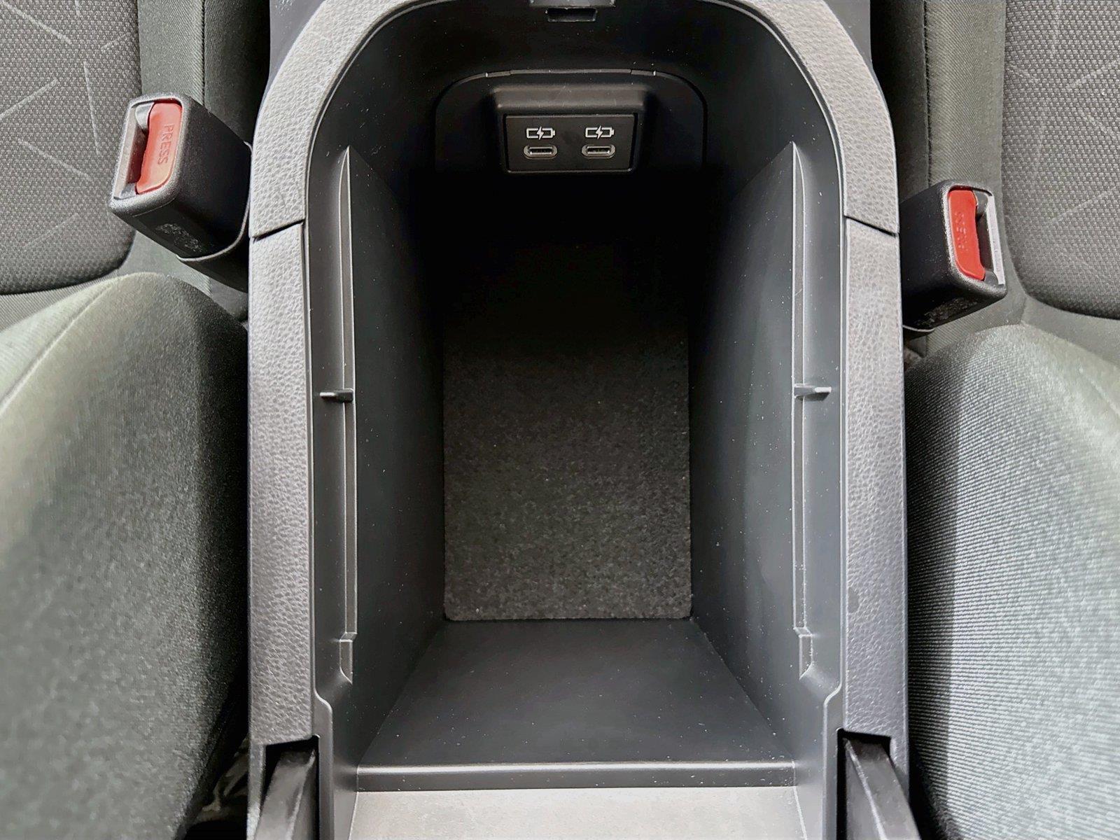 2025 Toyota RAV4 XLE photo 30