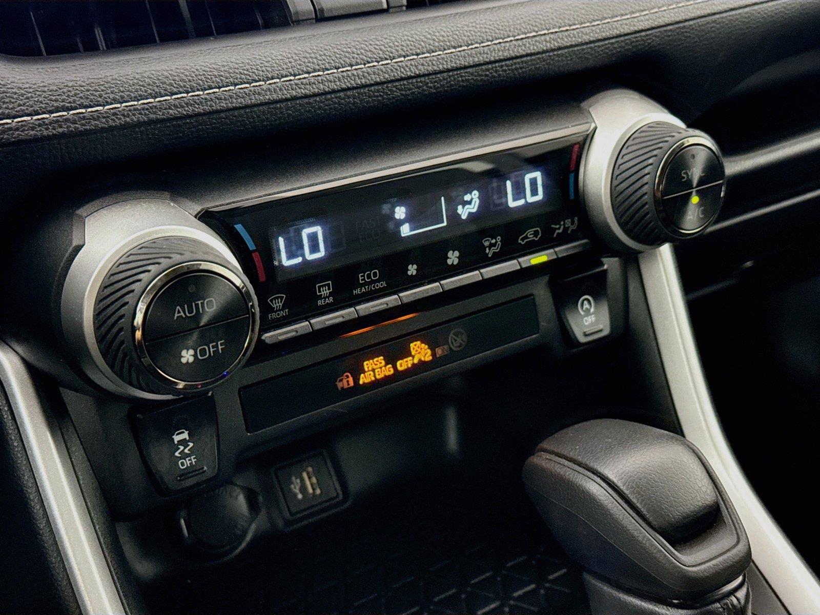 2025 Toyota RAV4 XLE photo 23