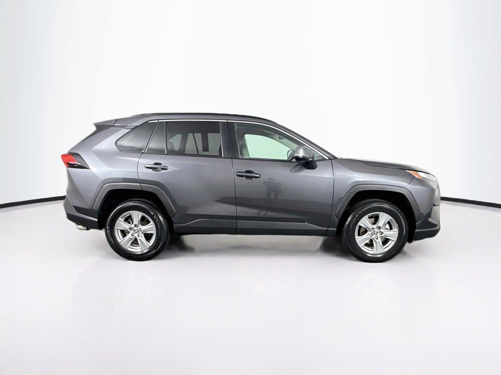 2025 Toyota RAV4 XLE photo 9
