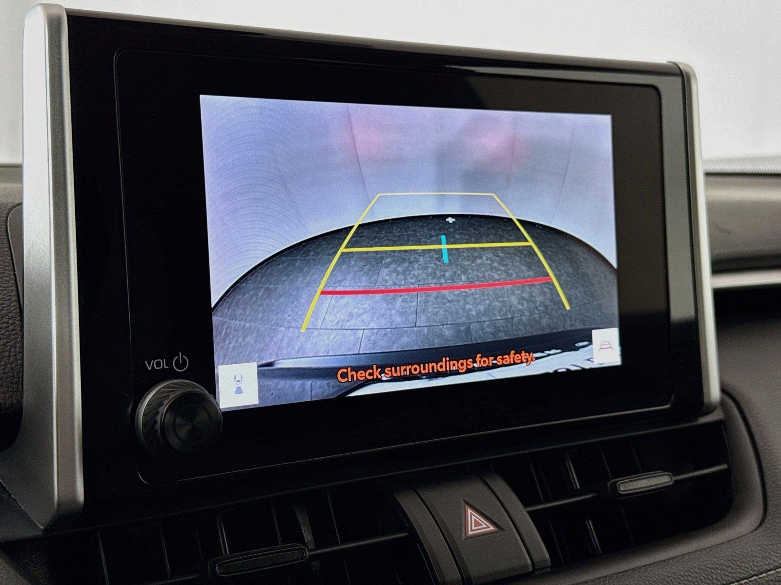 2025 Toyota RAV4 XLE photo 22