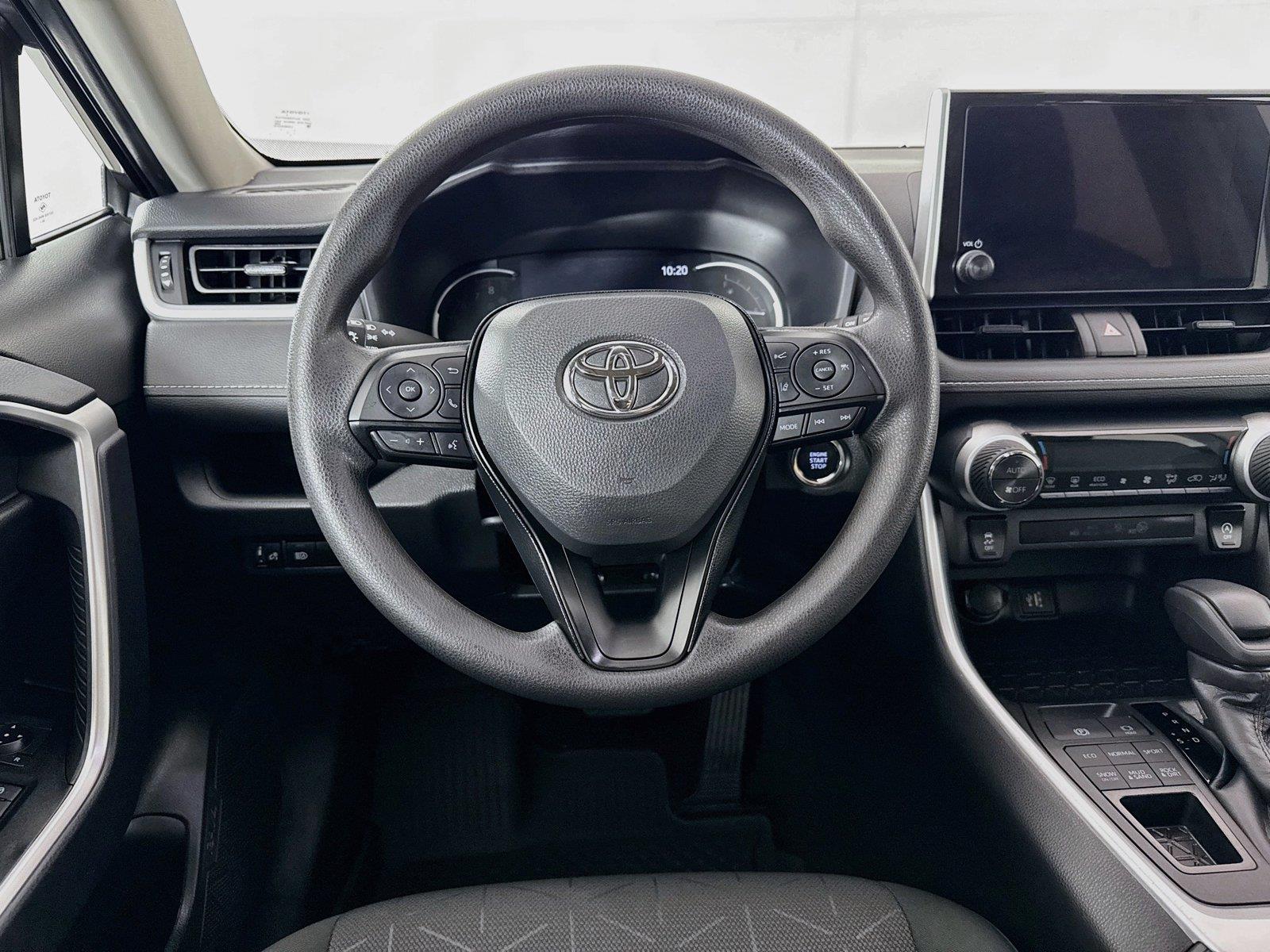 2025 Toyota RAV4 XLE photo 28
