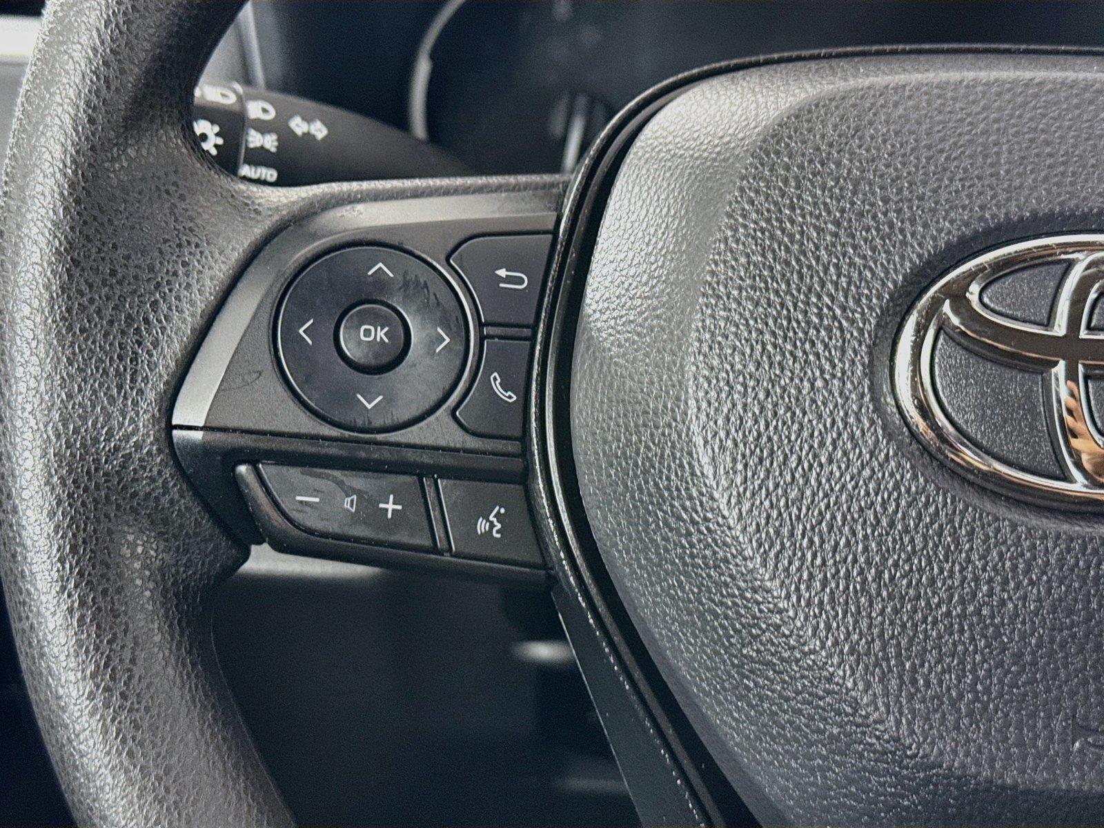2025 Toyota RAV4 XLE photo 16