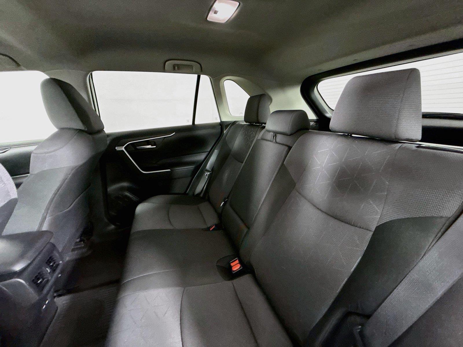2025 Toyota RAV4 XLE photo 27