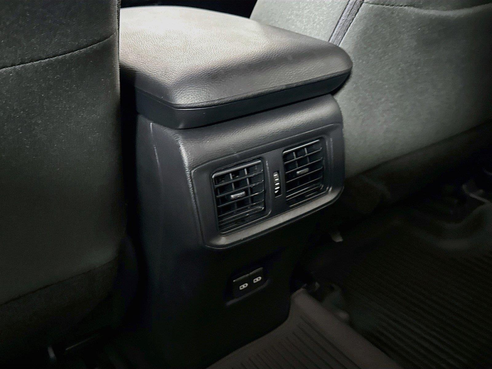 2025 Toyota RAV4 XLE photo 32