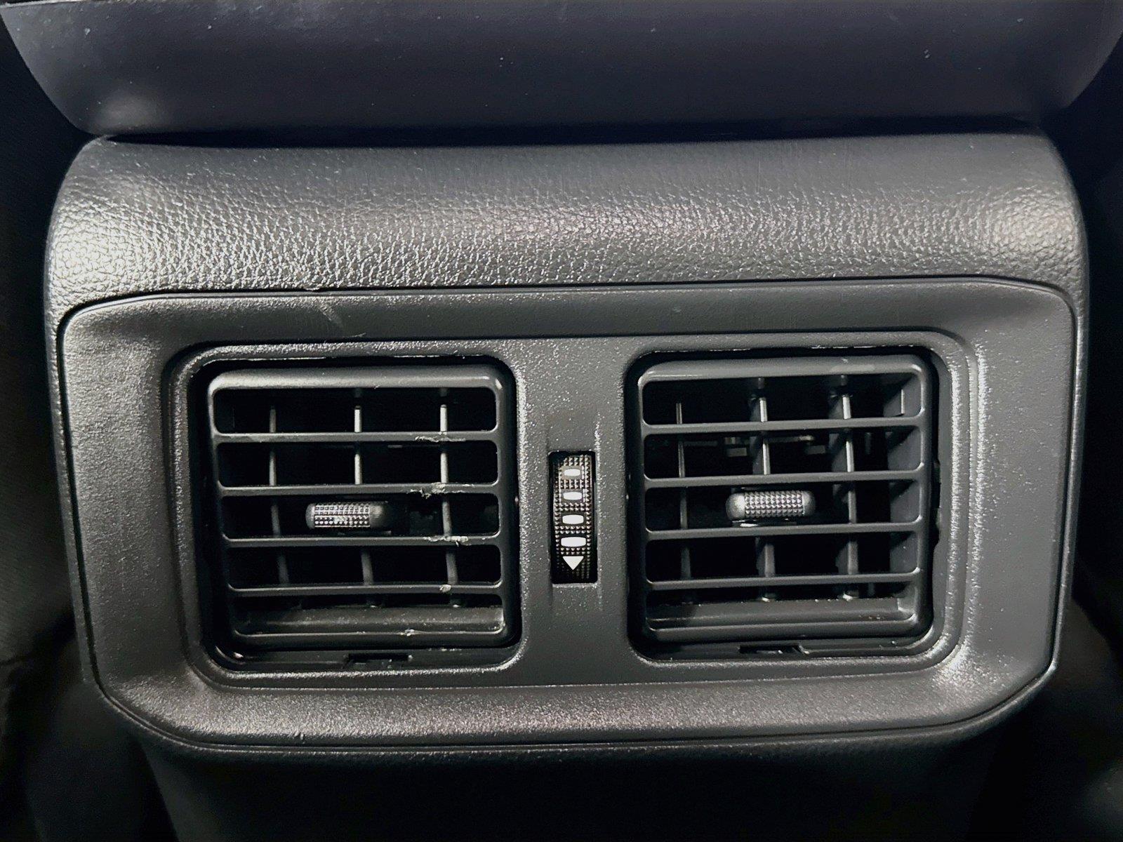 2025 Toyota RAV4 XLE photo 33