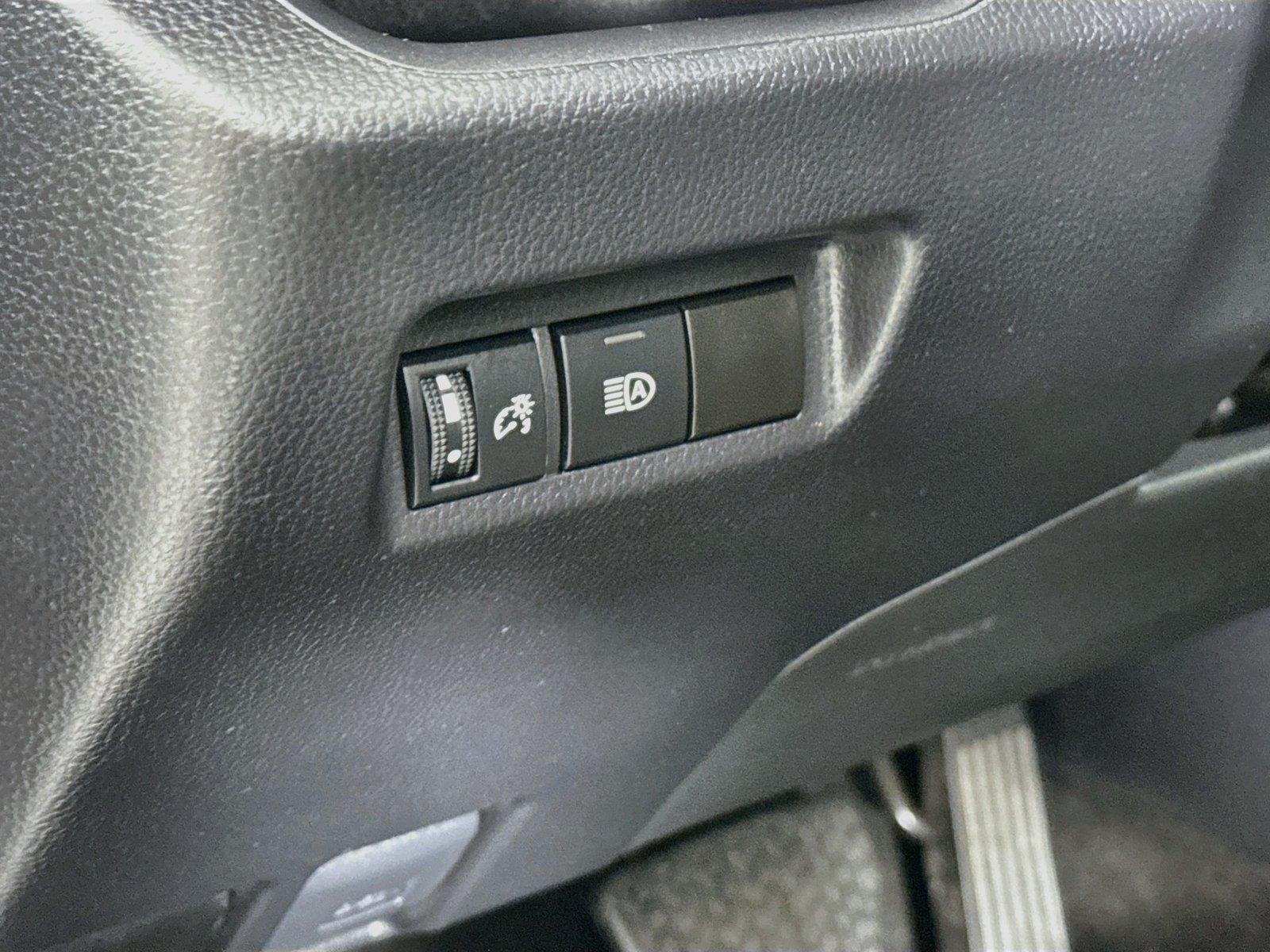 2025 Toyota RAV4 XLE photo 14