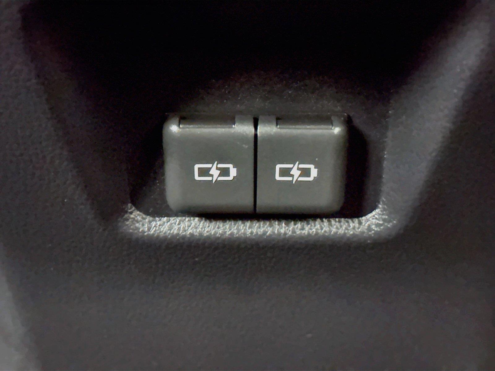 2025 Toyota RAV4 XLE photo 34
