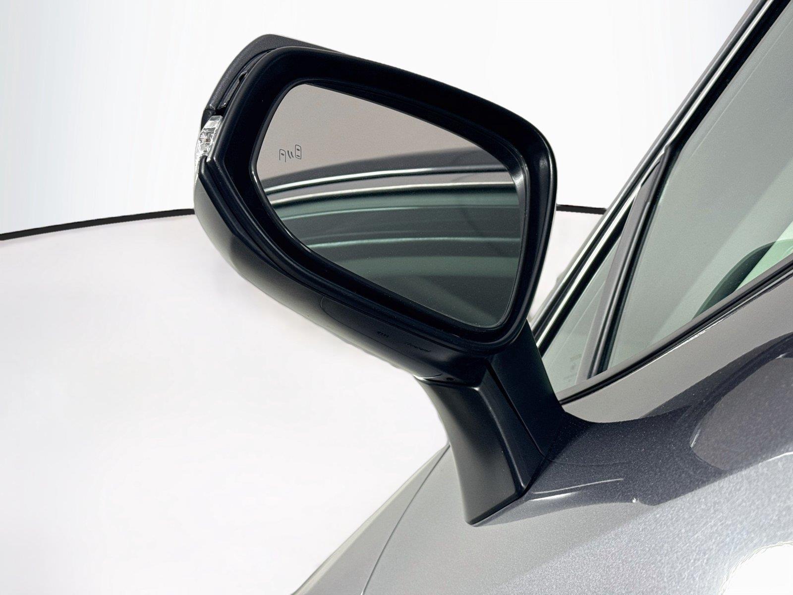 2025 Toyota RAV4 XLE photo 4